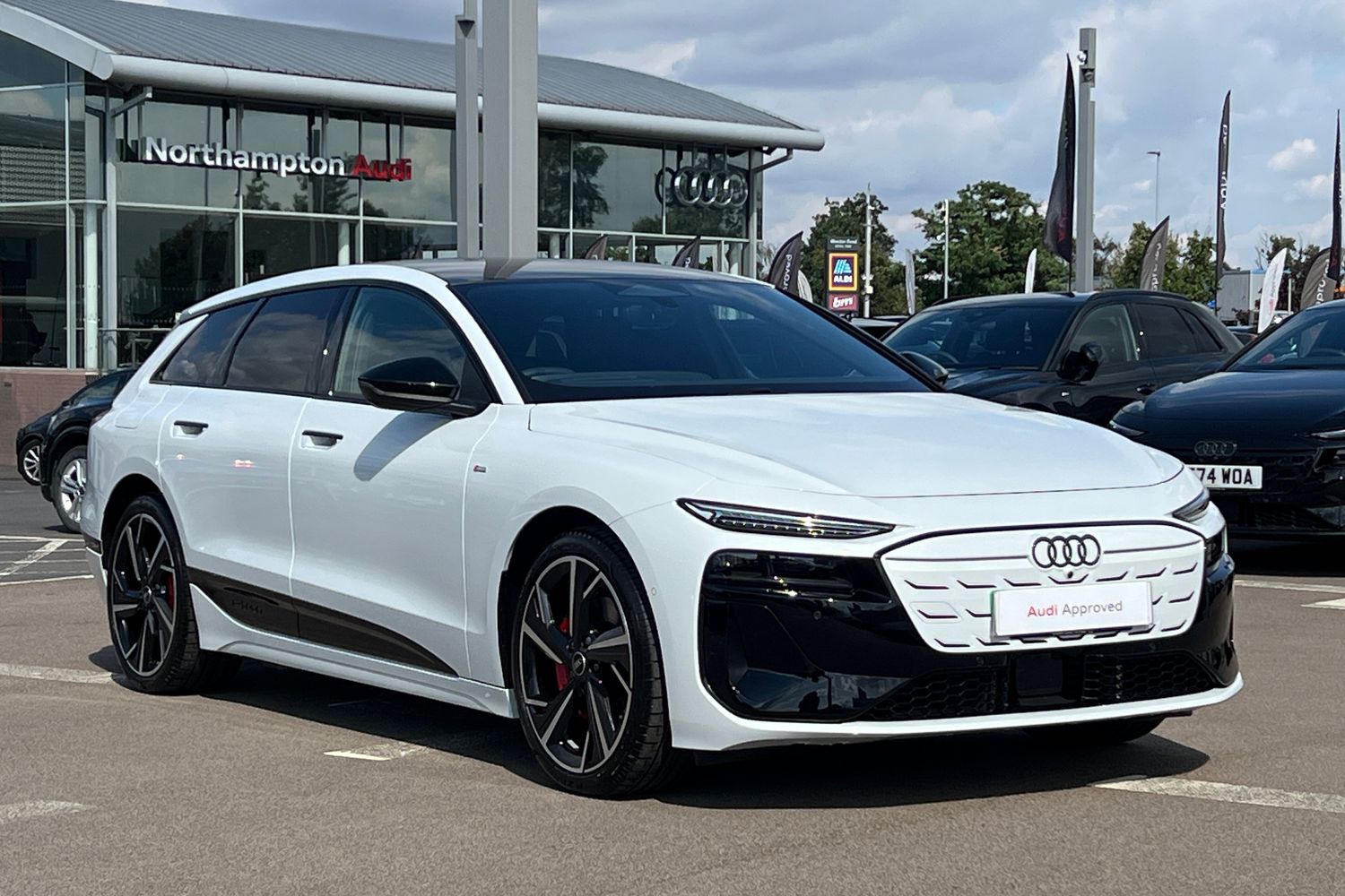 Main listing image - Audi e-tron