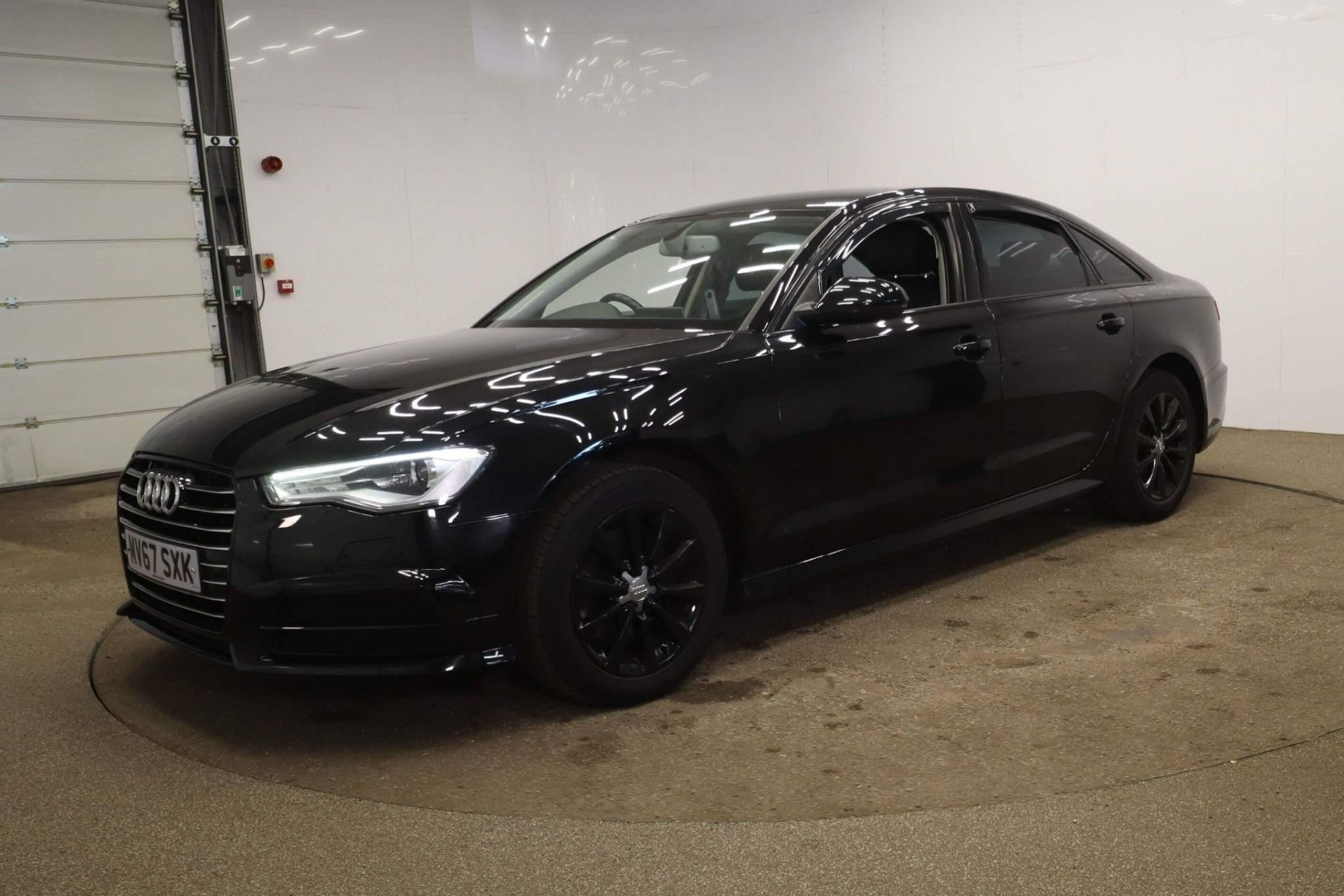 Main listing image - Audi A6