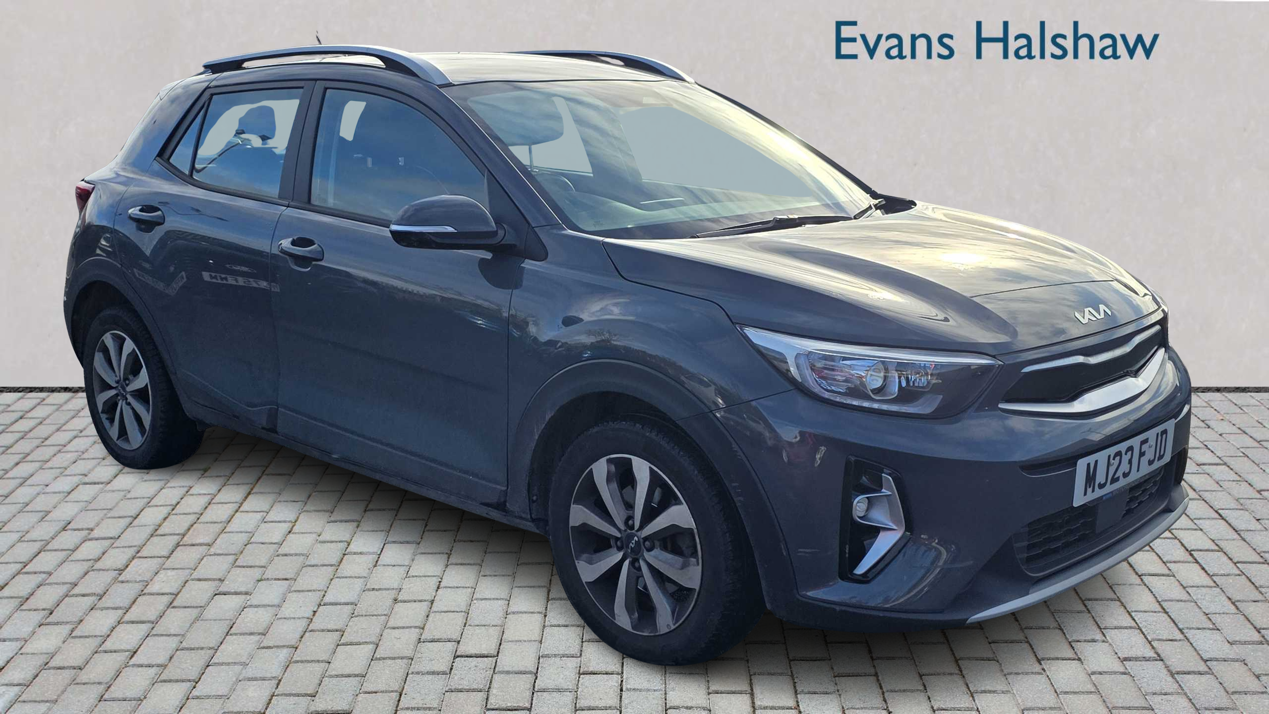 Main listing image - Kia Stonic