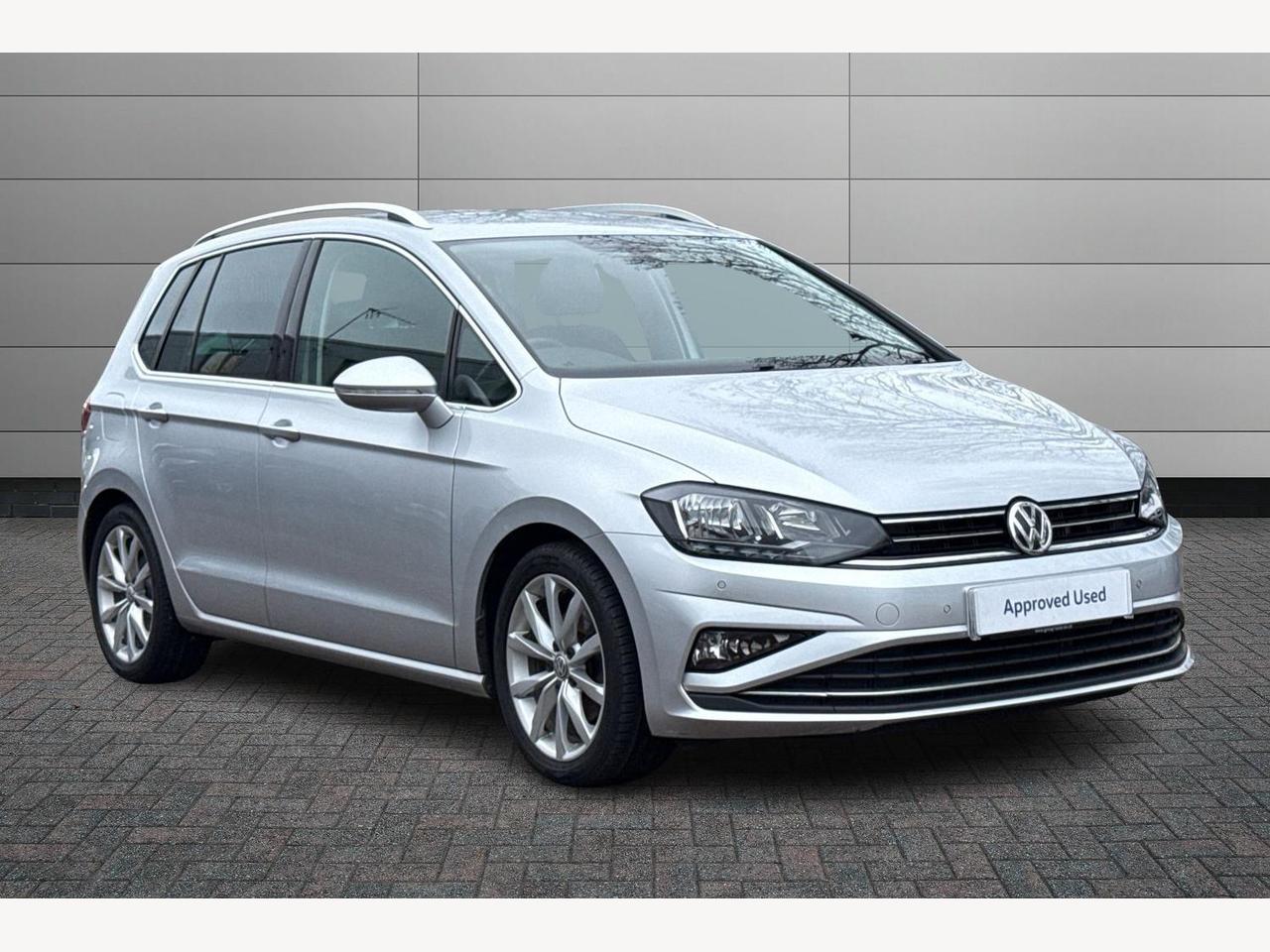 Main listing image - Volkswagen Golf SV