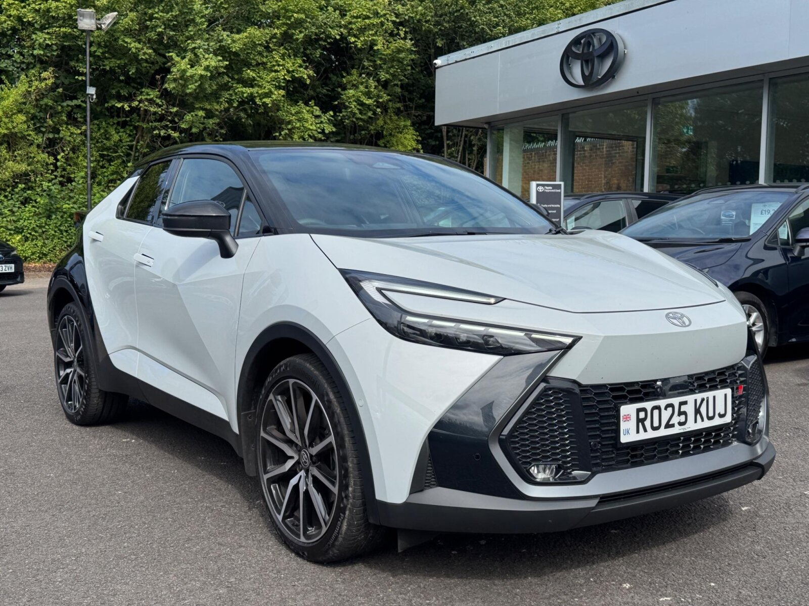 Main listing image - Toyota C-HR