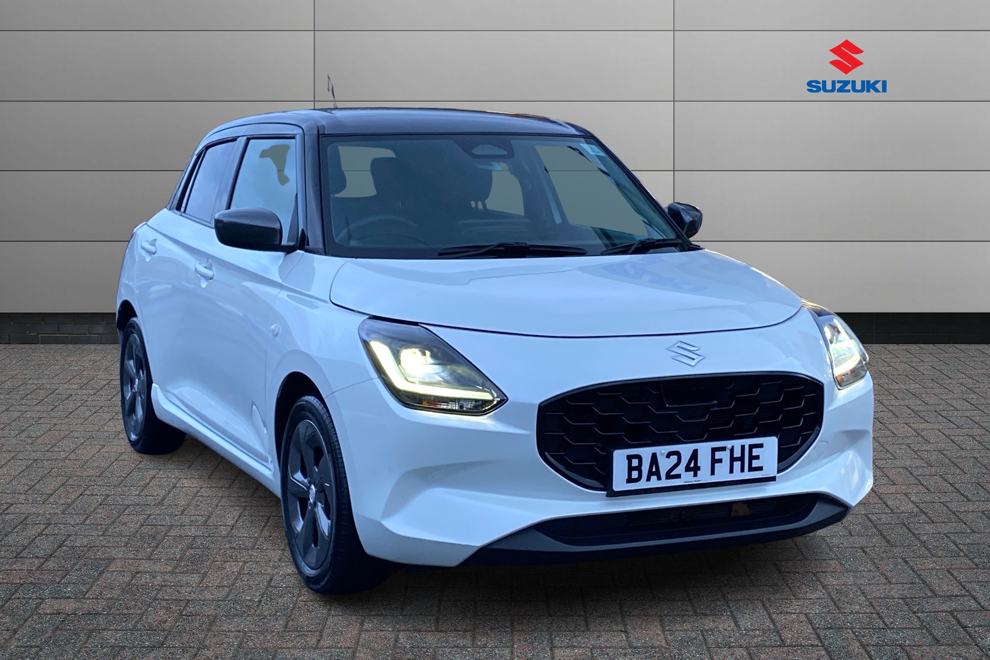 Main listing image - Suzuki Swift