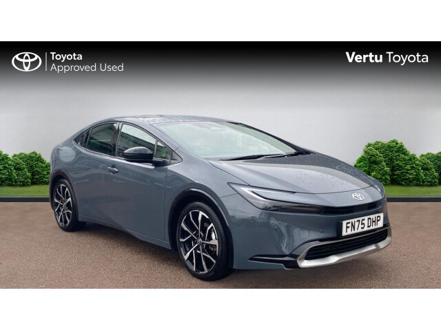 Main listing image - Toyota Prius Plug-In