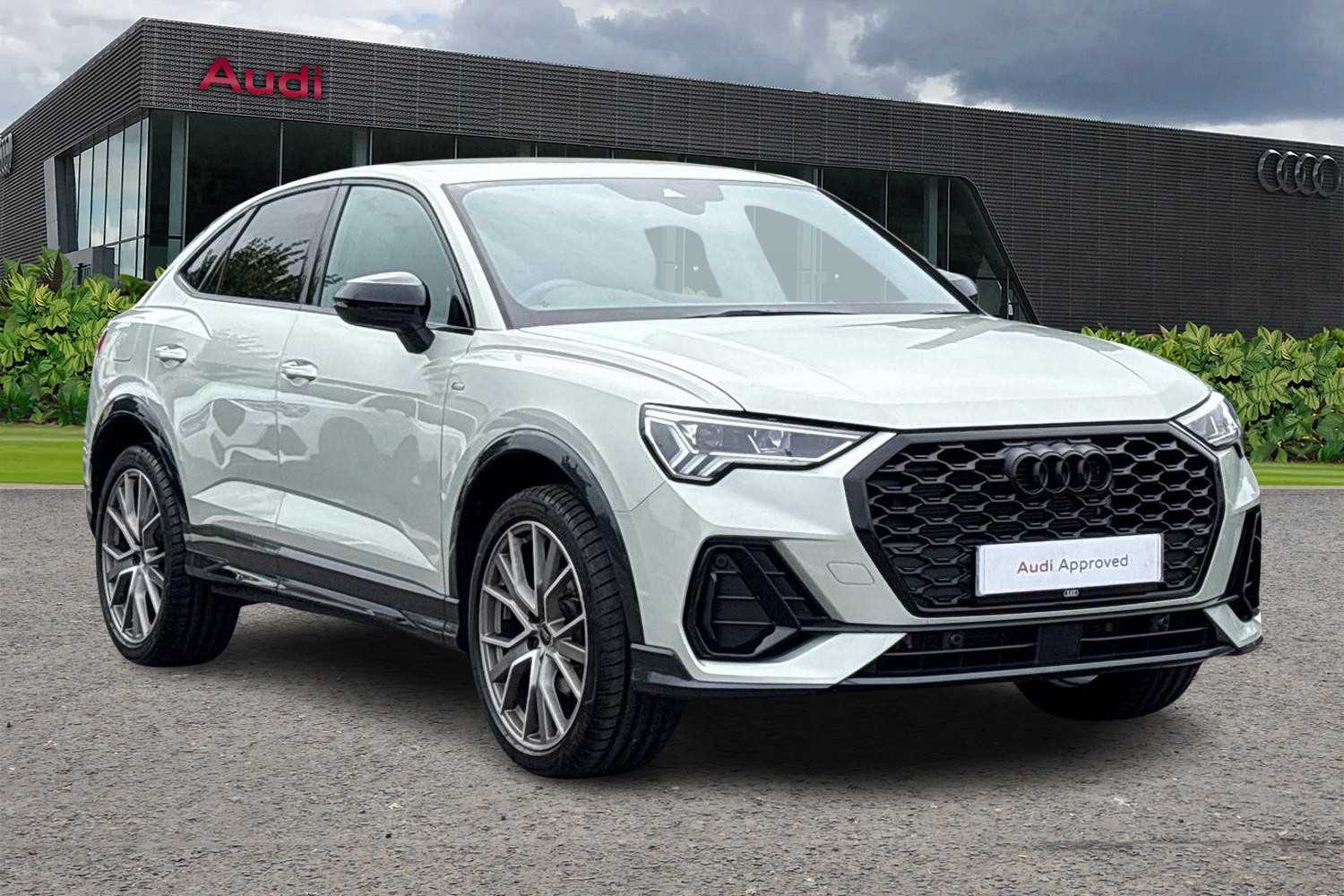 Main listing image - Audi Q3