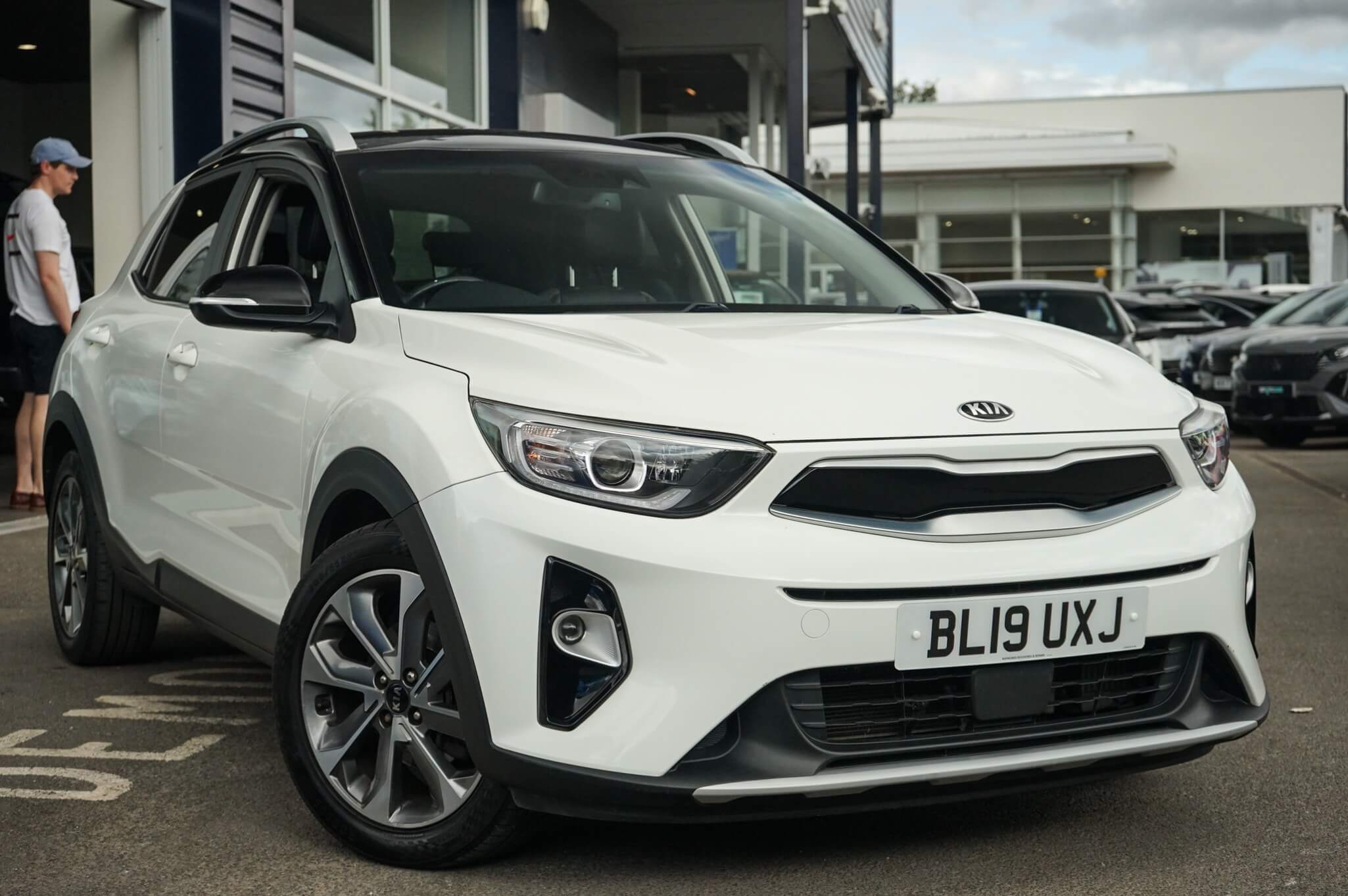 Main listing image - Kia Stonic