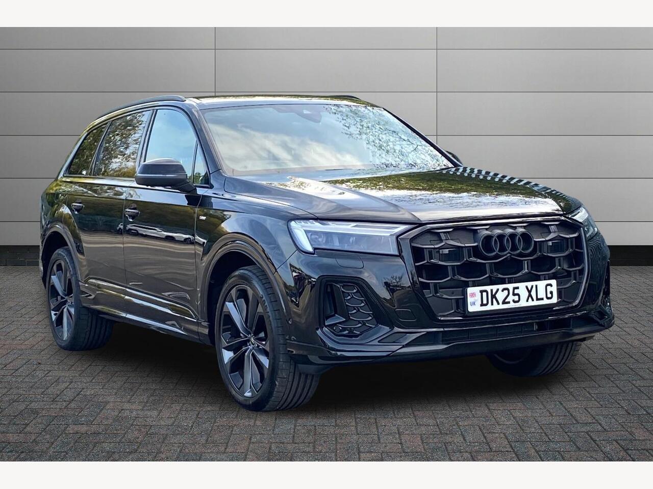 Main listing image - Audi Q7