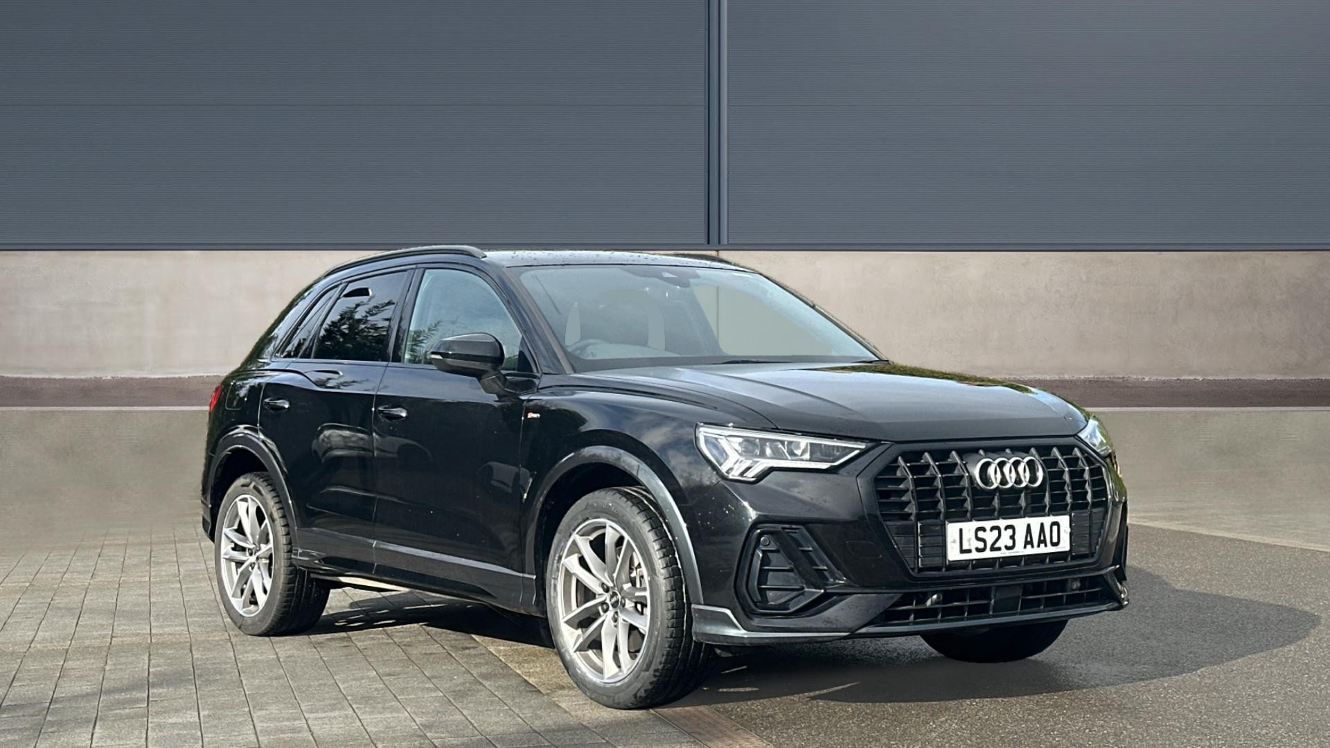 Main listing image - Audi Q3