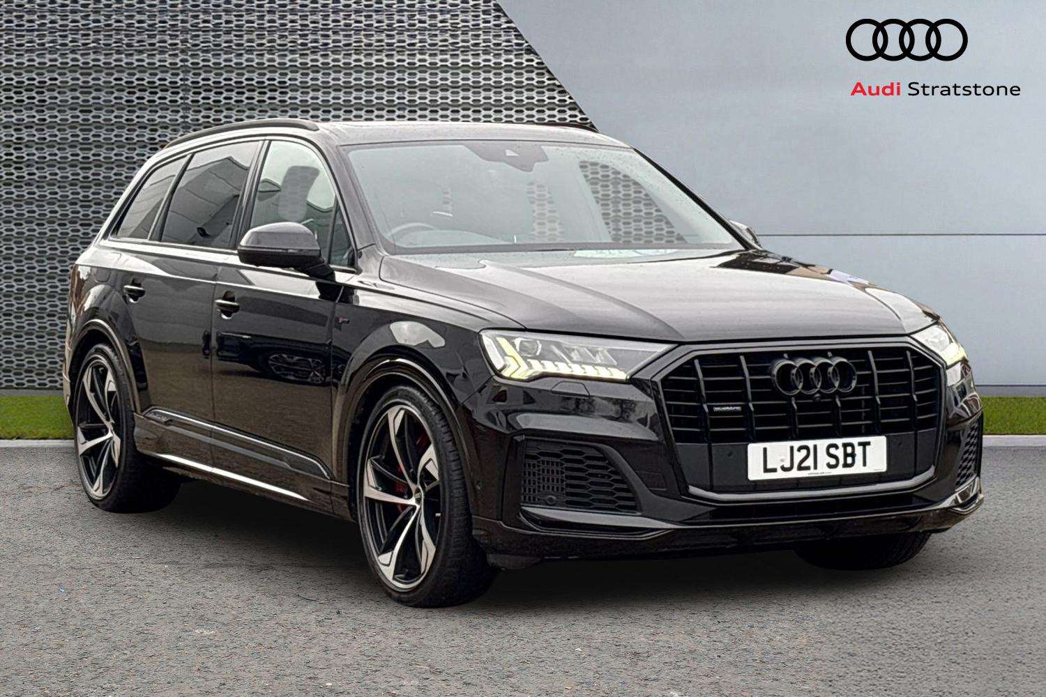Main listing image - Audi Q7