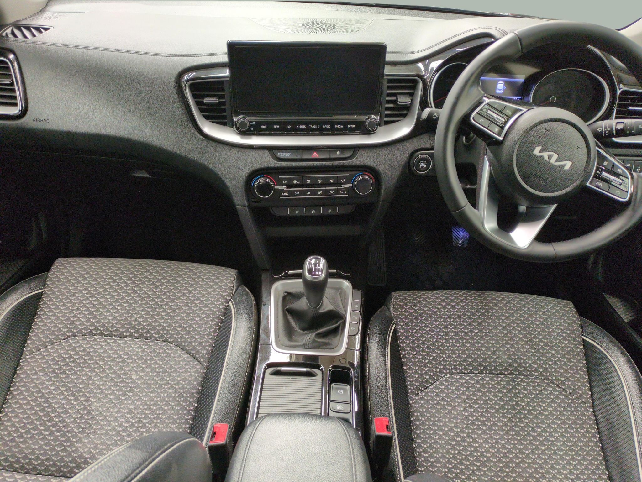 Main listing image - Kia XCeed