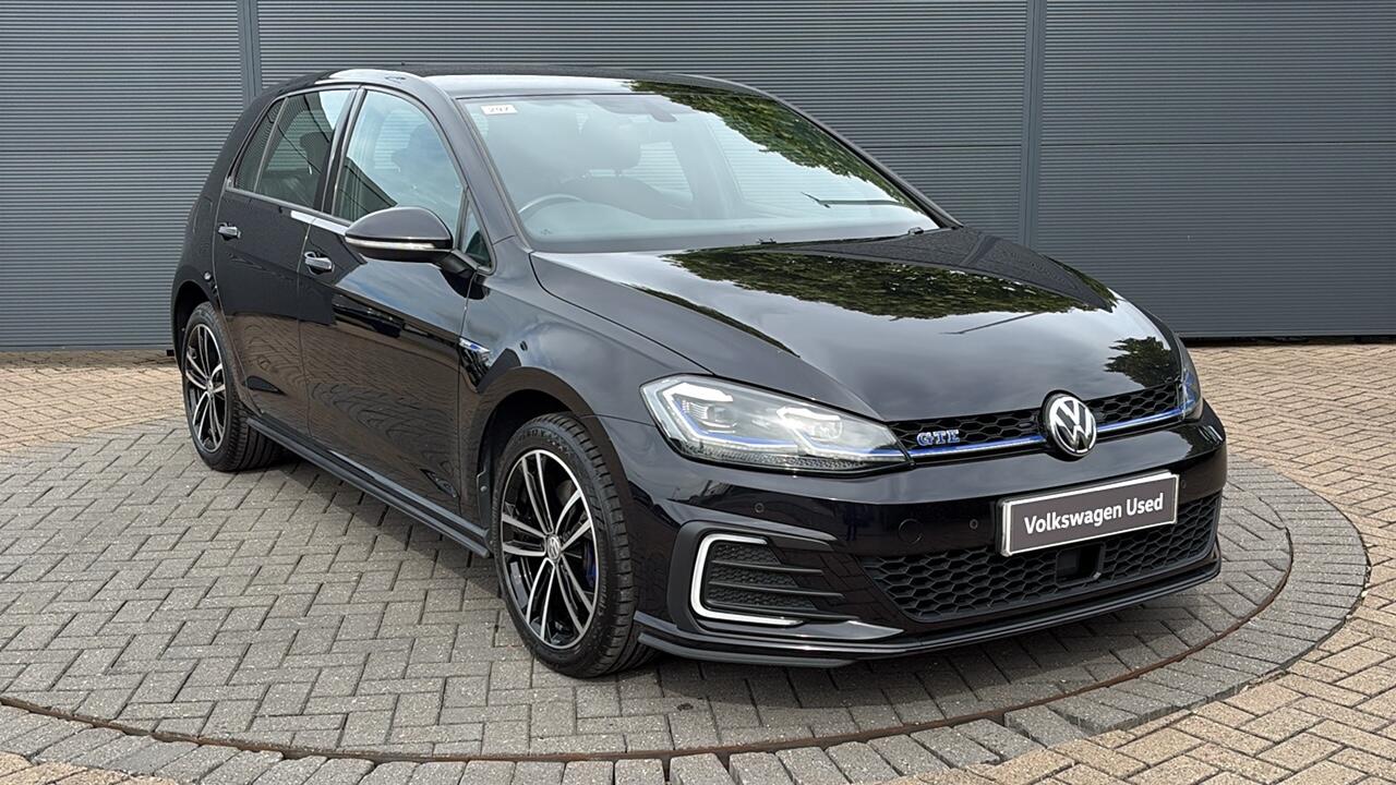 Main listing image - Volkswagen Golf