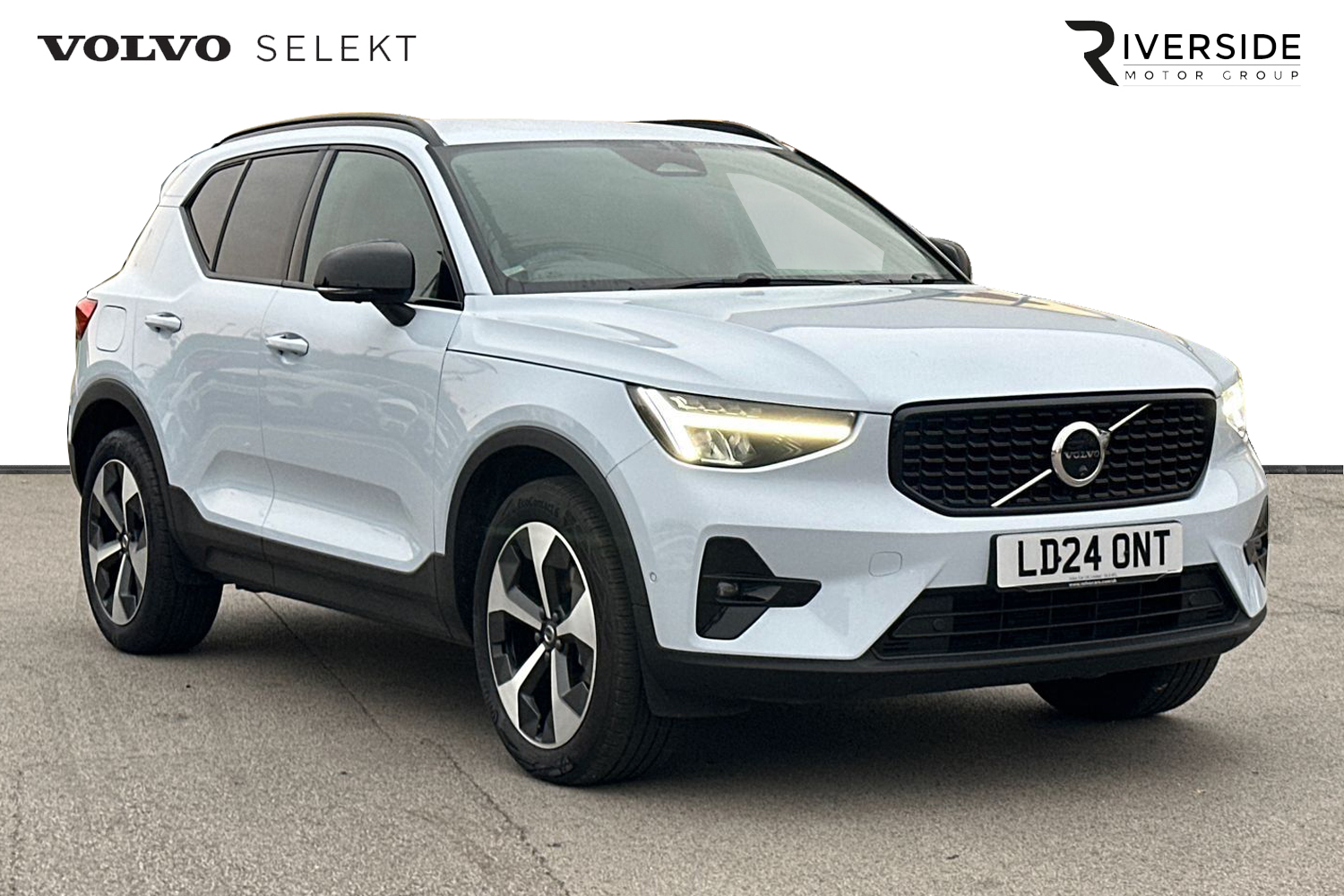 Main listing image - Volvo XC40