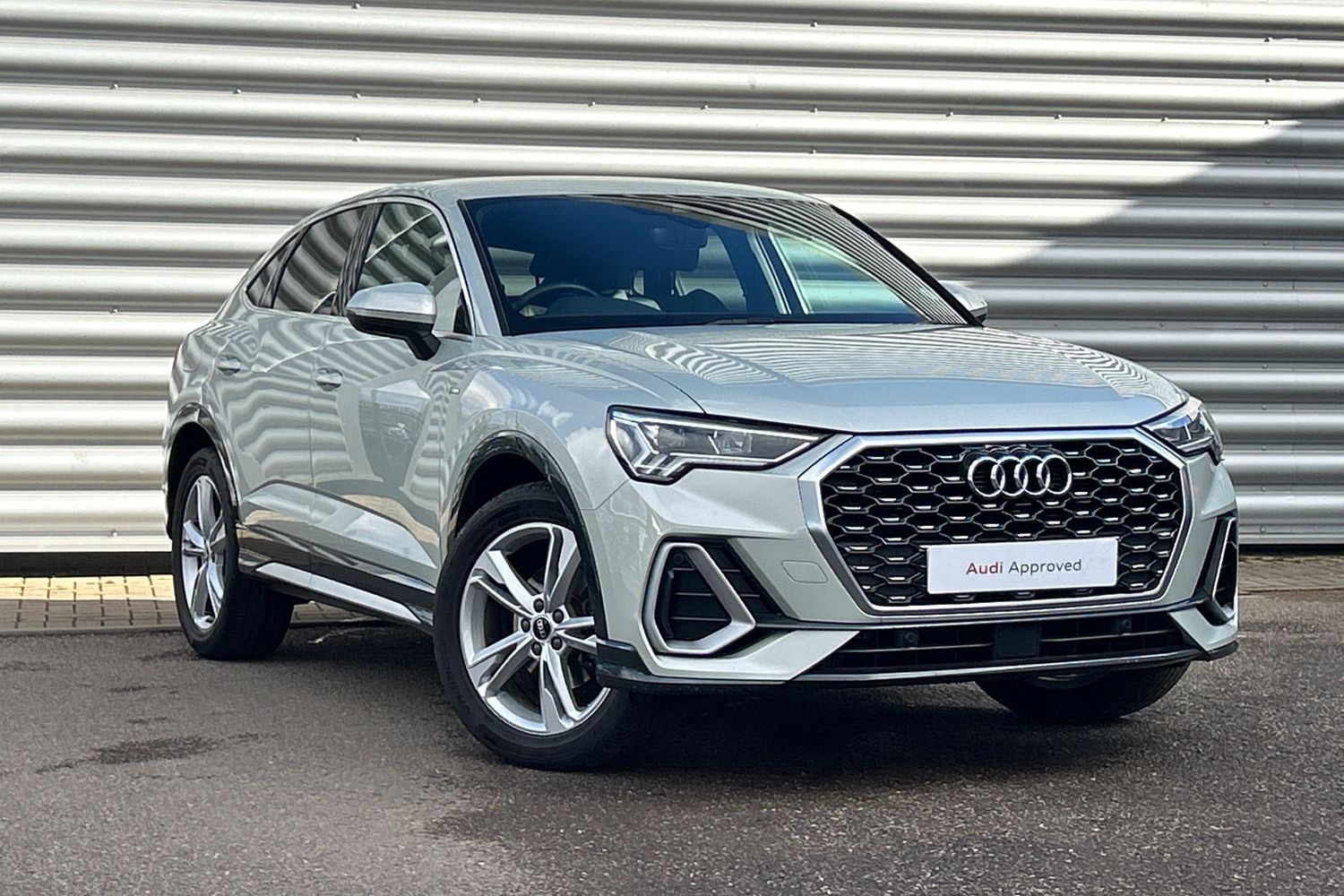 Main listing image - Audi Q3