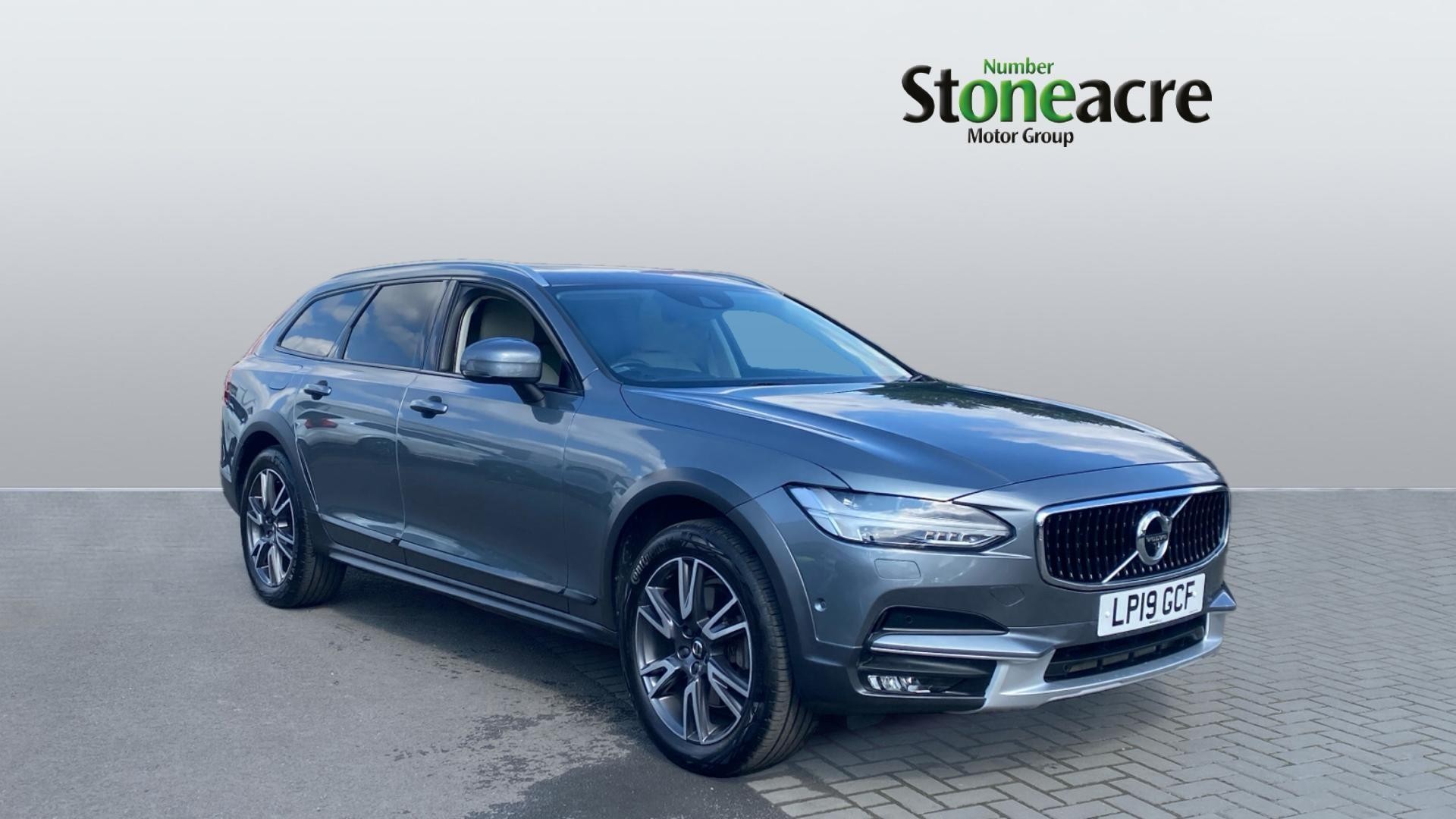 Main listing image - Volvo V90 Cross Country