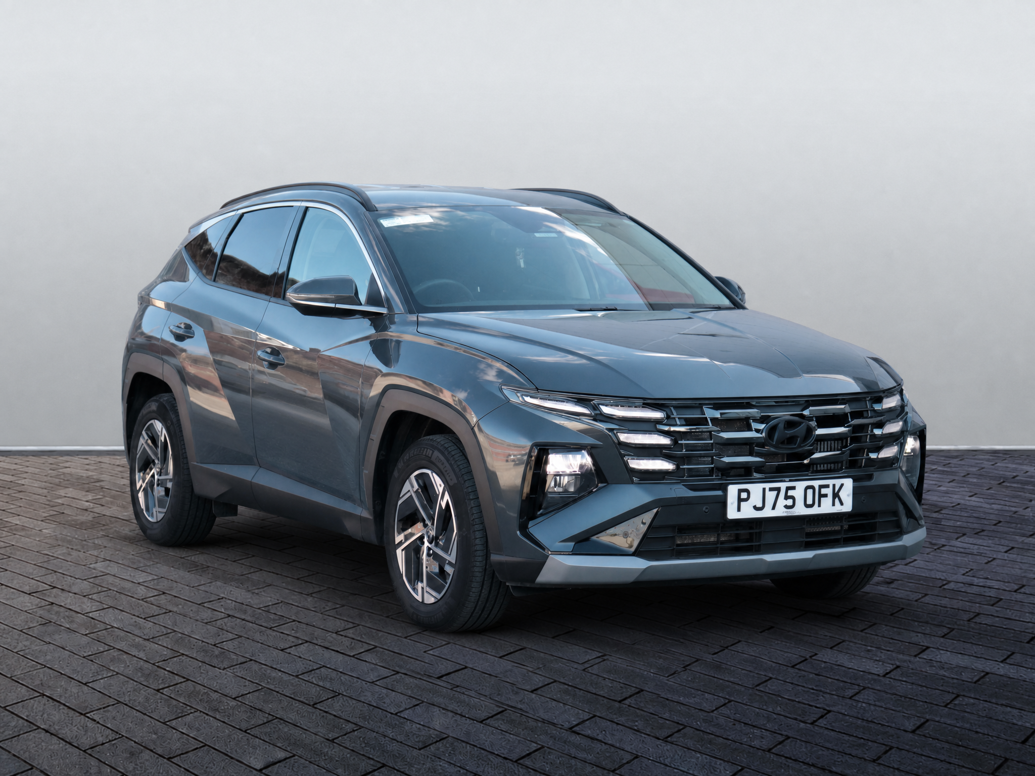 Main listing image - Hyundai Tucson