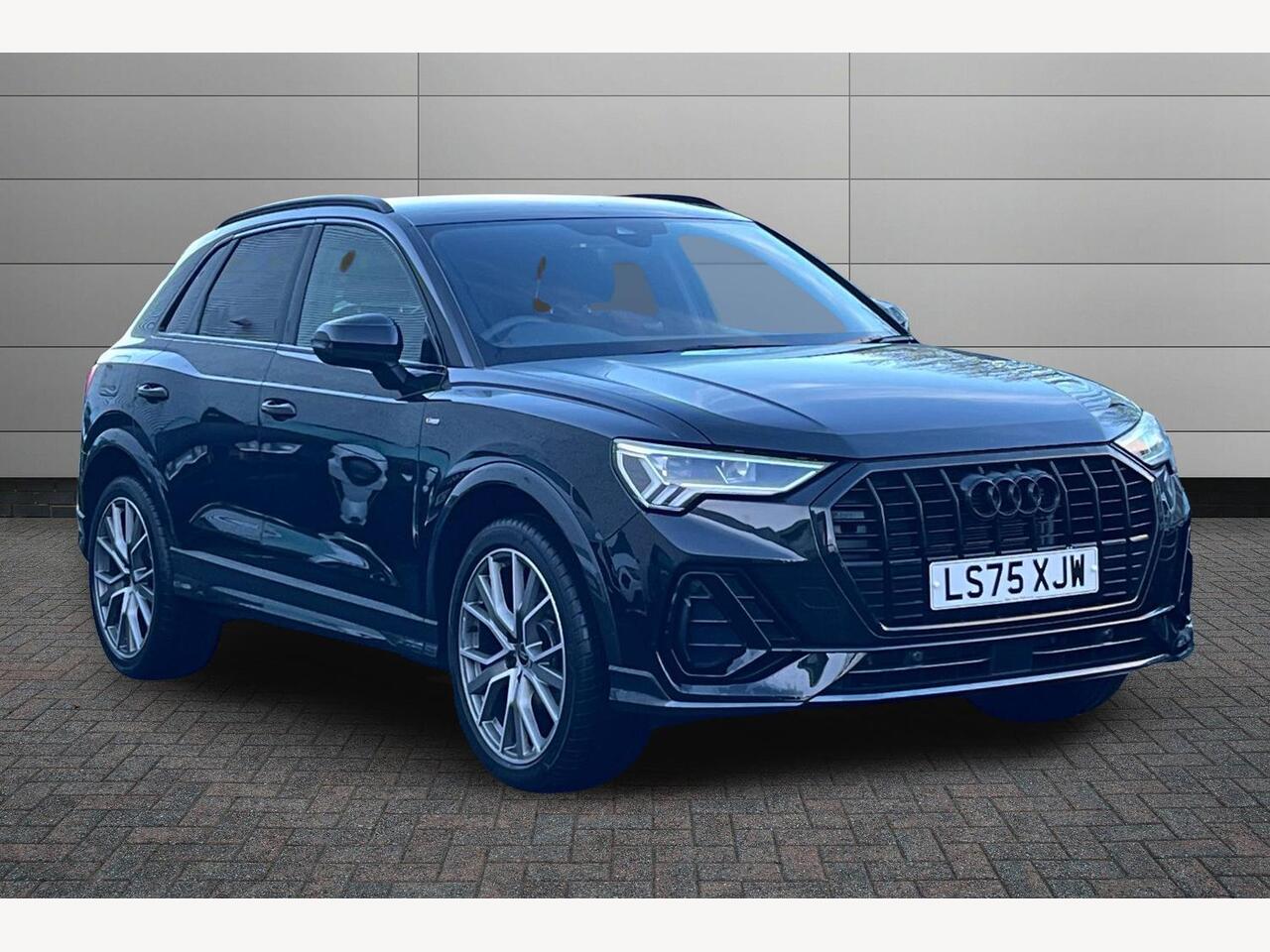 Main listing image - Audi Q3