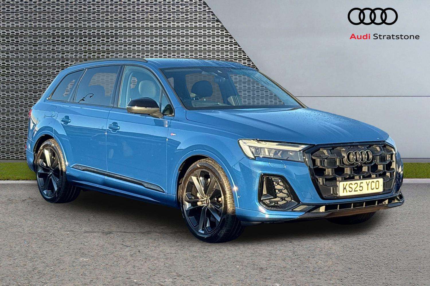 Main listing image - Audi Q7