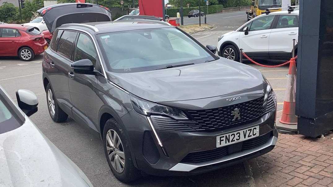 Main listing image - Peugeot 5008