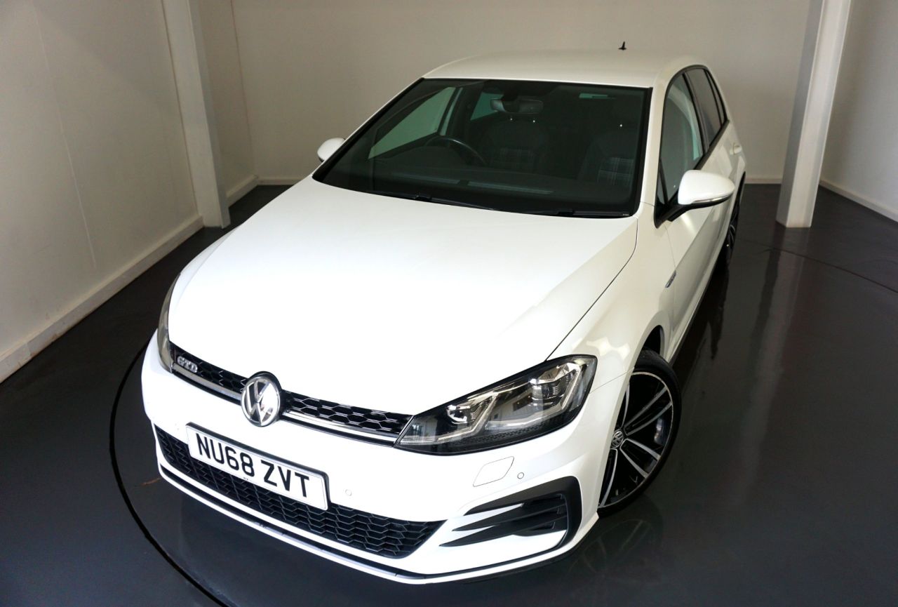 Main listing image - Volkswagen Golf