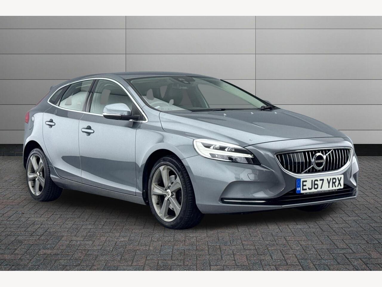 Main listing image - Volvo V40