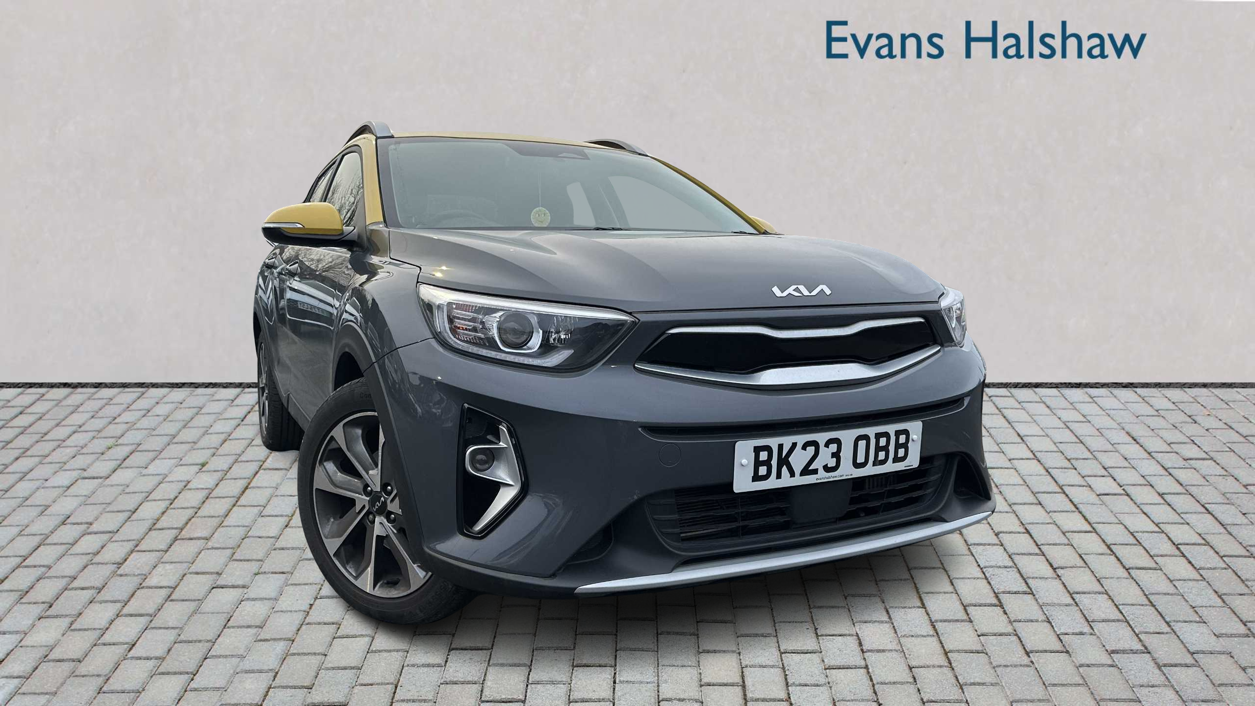 Main listing image - Kia Stonic