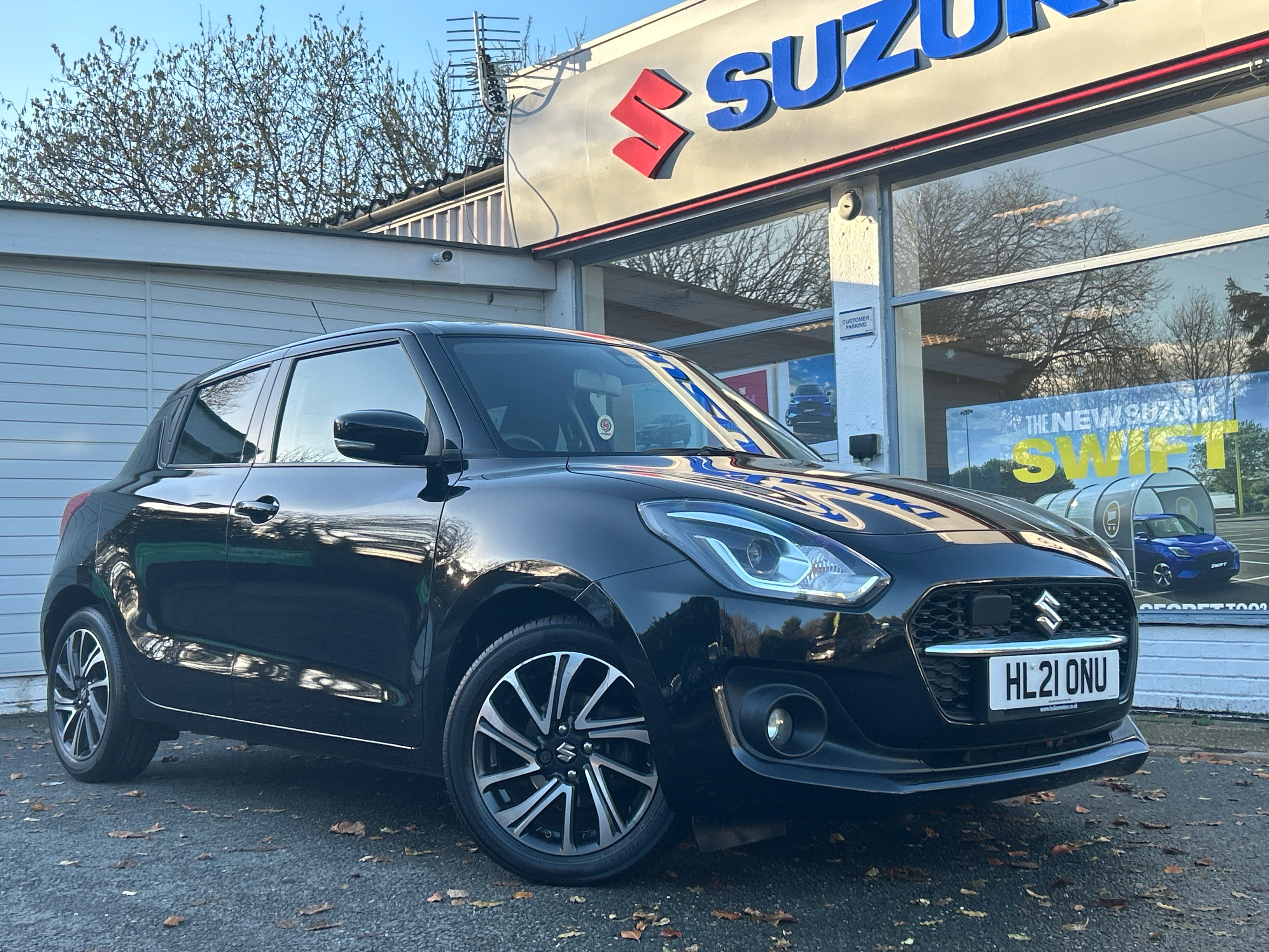 Main listing image - Suzuki Swift