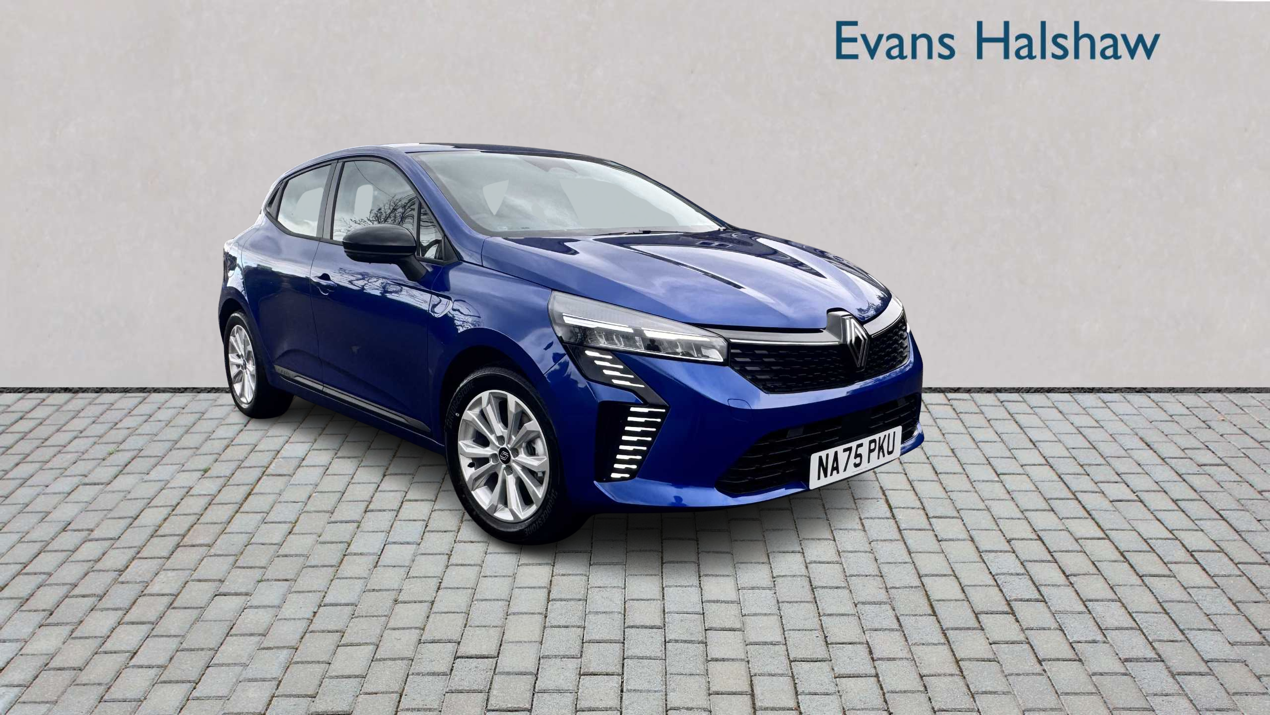 Main listing image - Renault Clio