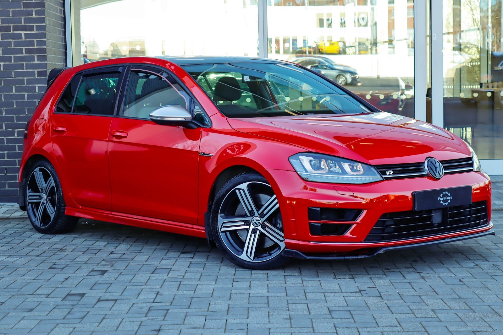 Main listing image - Volkswagen Golf R