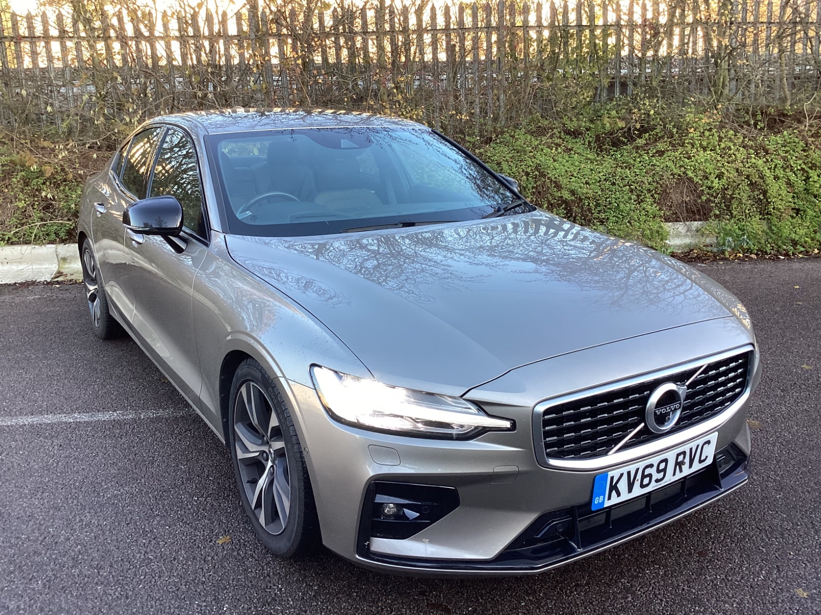 Main listing image - Volvo S60