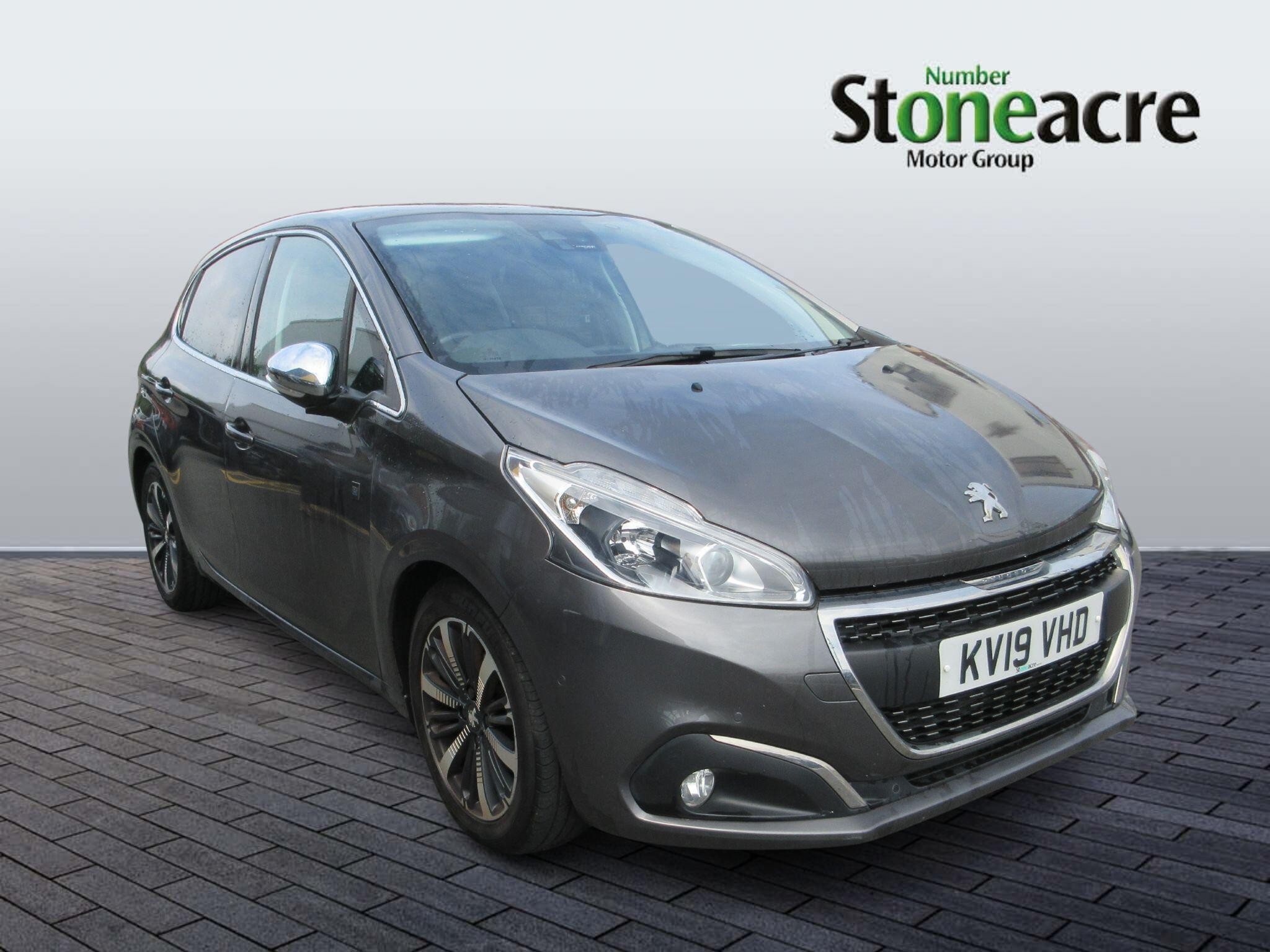 Main listing image - Peugeot 208