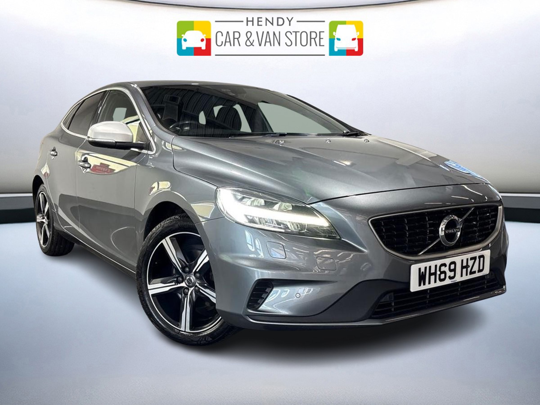 Main listing image - Volvo V40