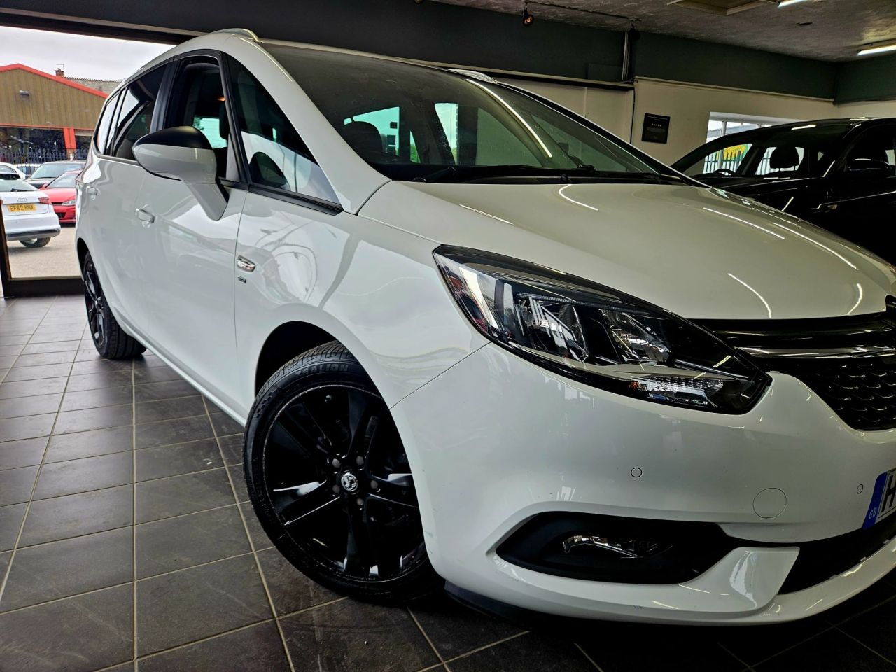 Main listing image - Vauxhall Zafira