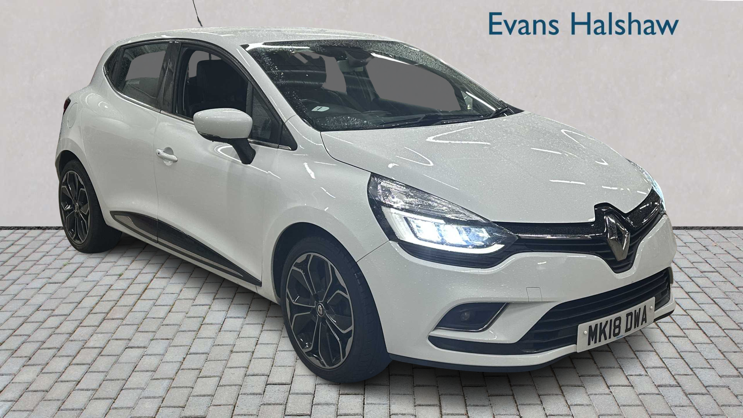 Main listing image - Renault Clio