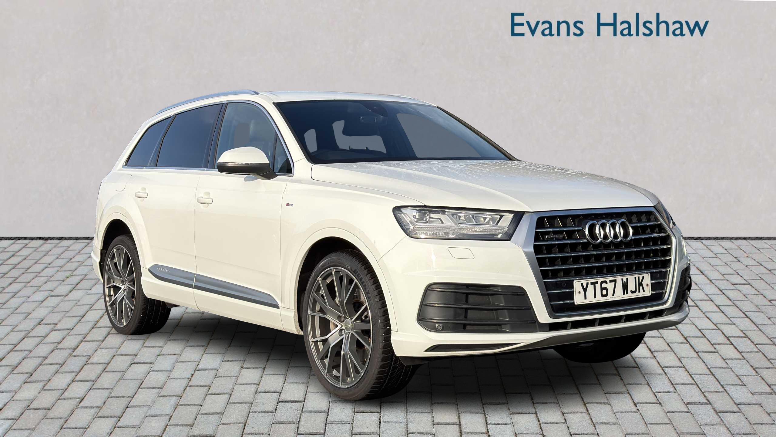 Main listing image - Audi Q7