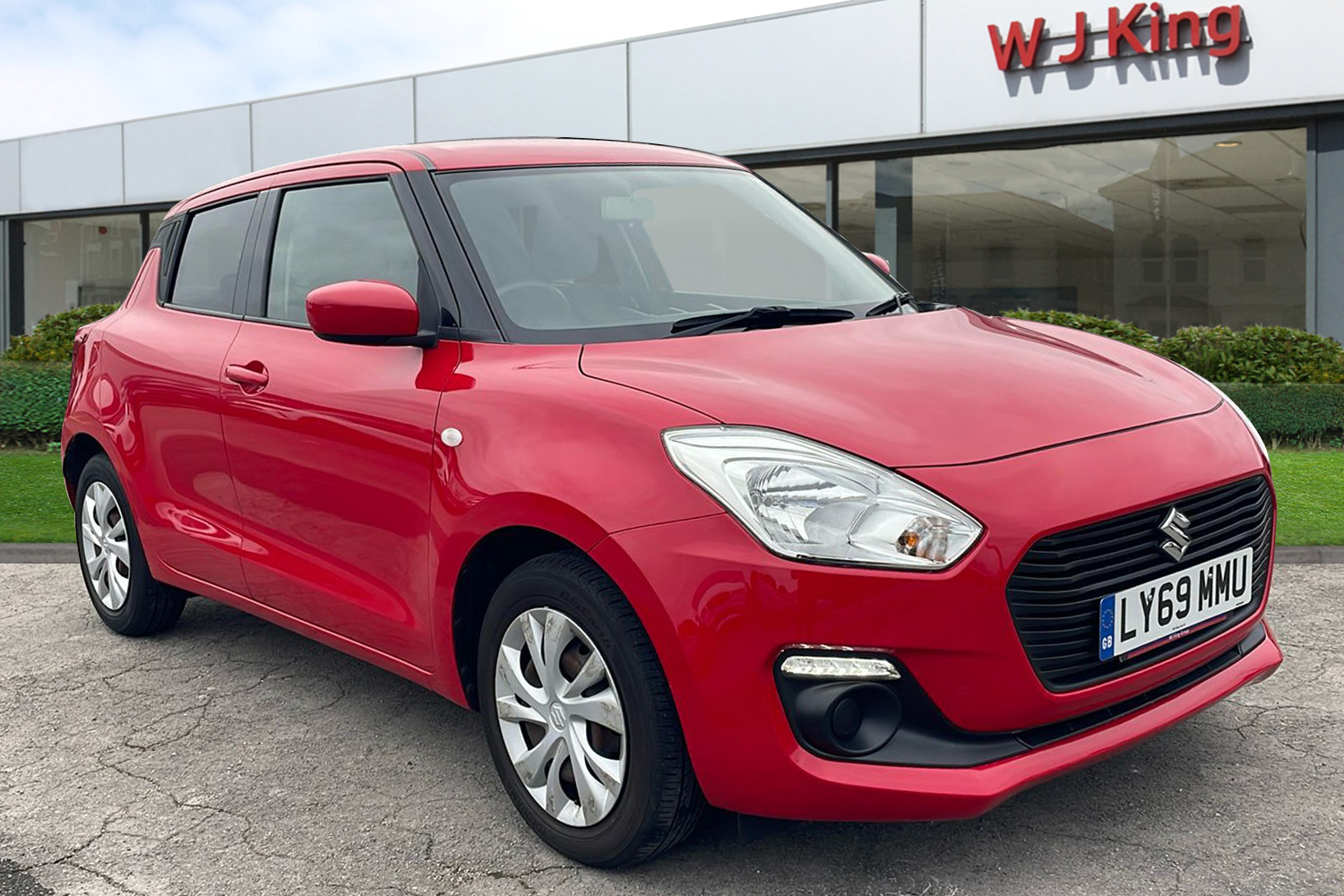 Main listing image - Suzuki Swift