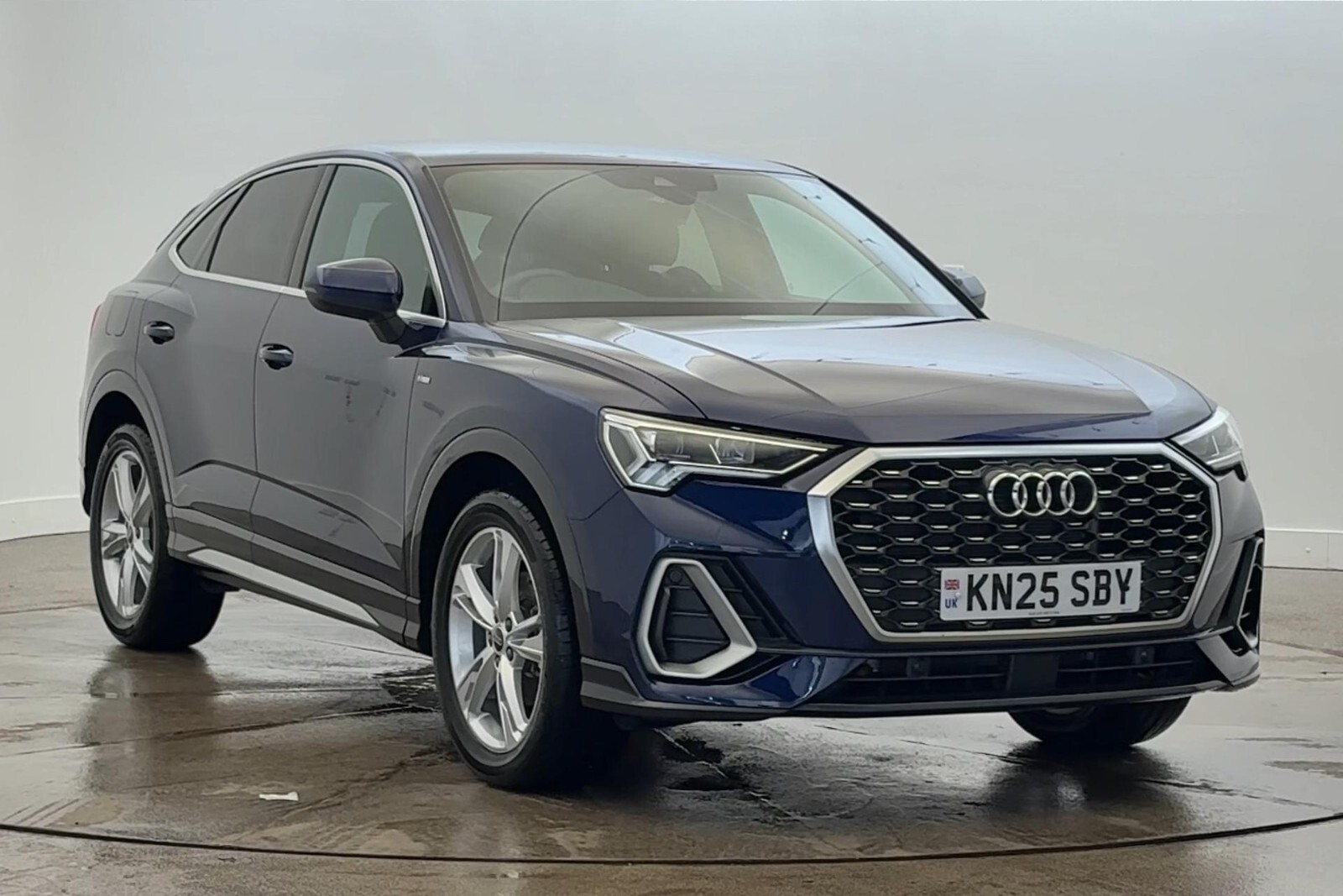 Main listing image - Audi Q3