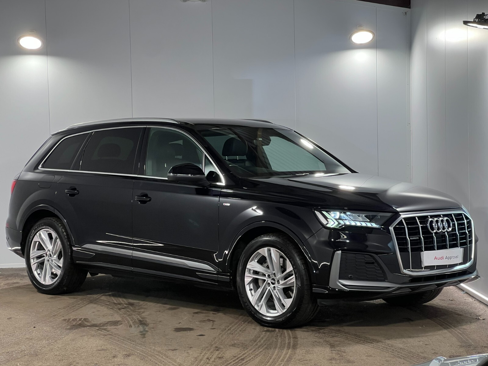 Main listing image - Audi Q7