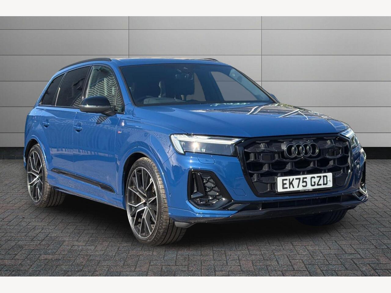 Main listing image - Audi Q7