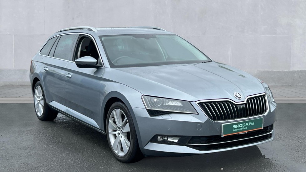 Main listing image - Skoda Superb Estate