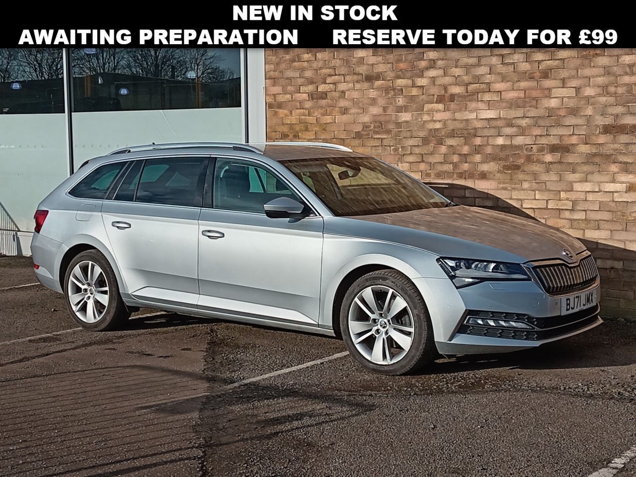 Main listing image - Skoda Superb Estate