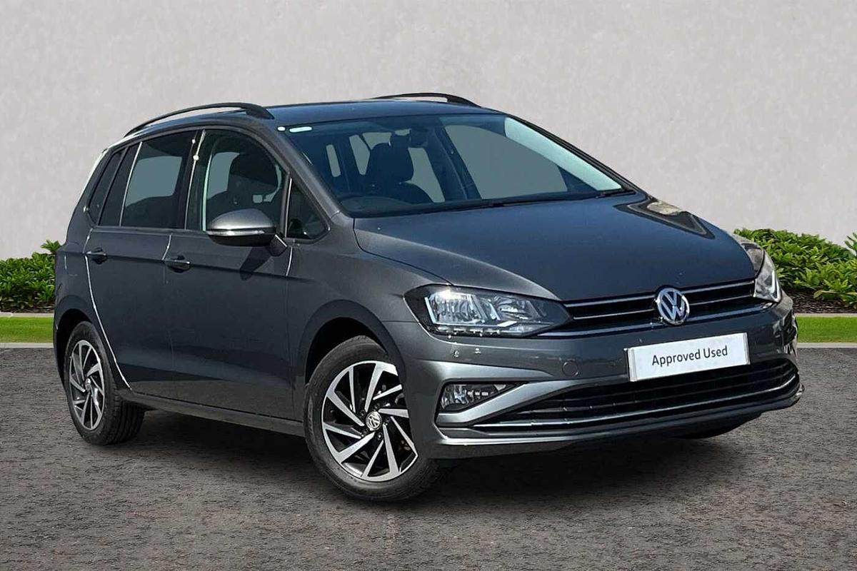 Main listing image - Volkswagen Golf SV