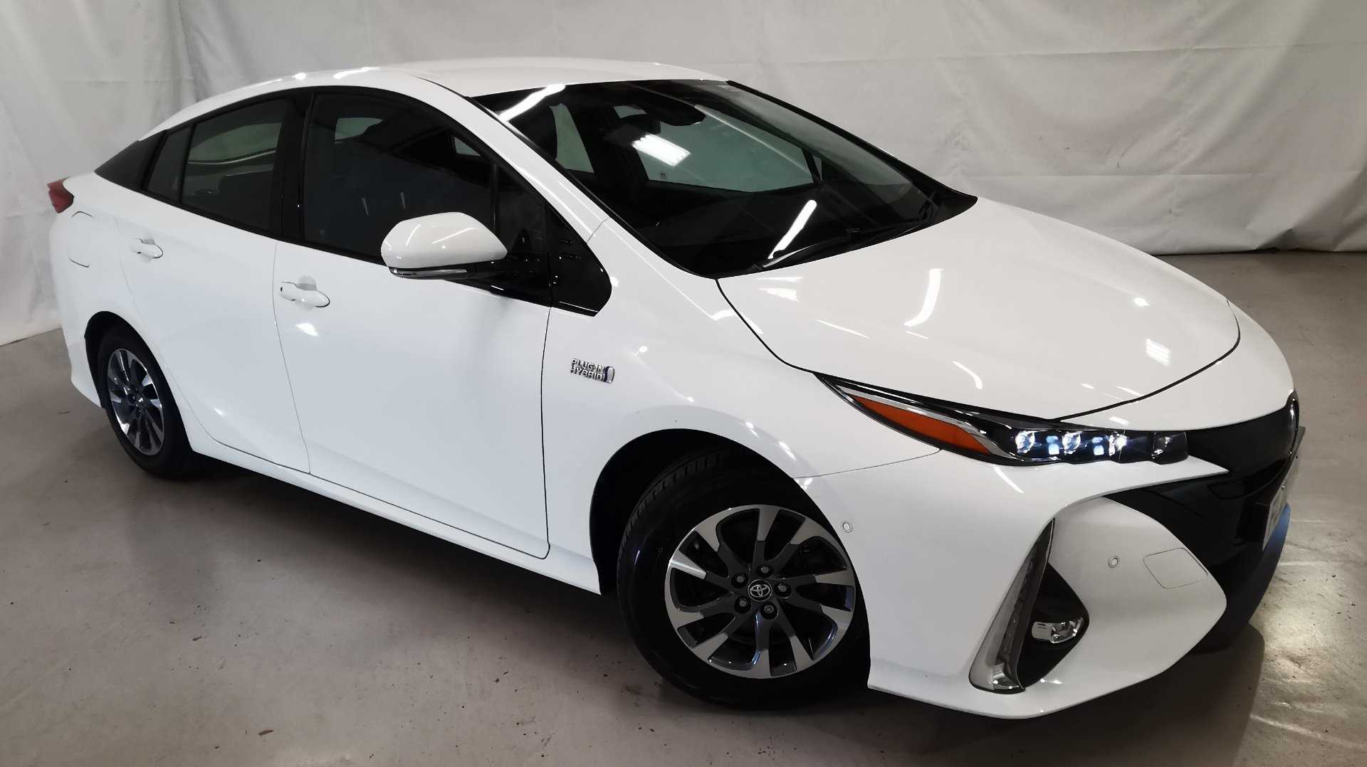 Main listing image - Toyota Prius Plug-In