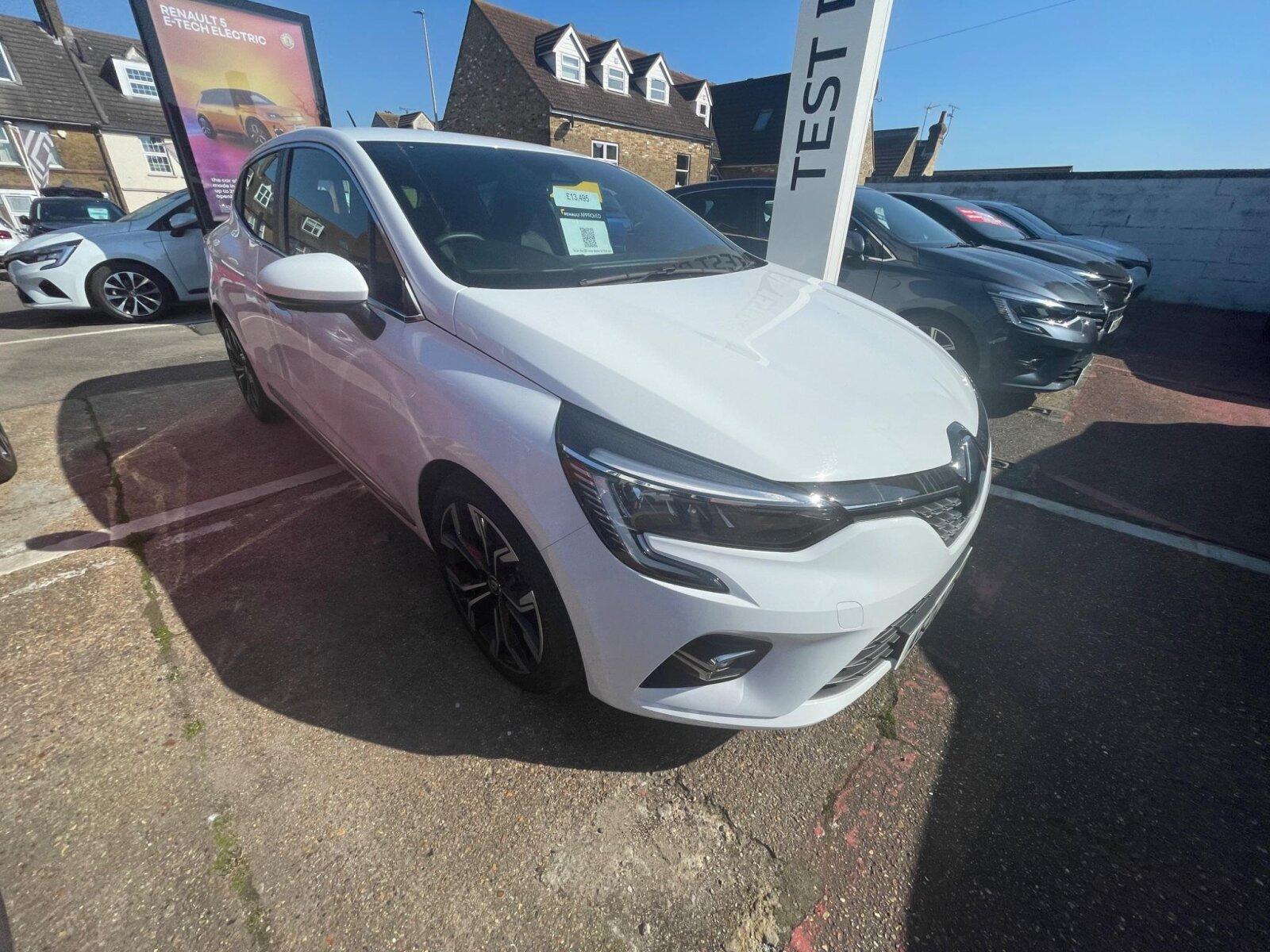 Main listing image - Renault Clio