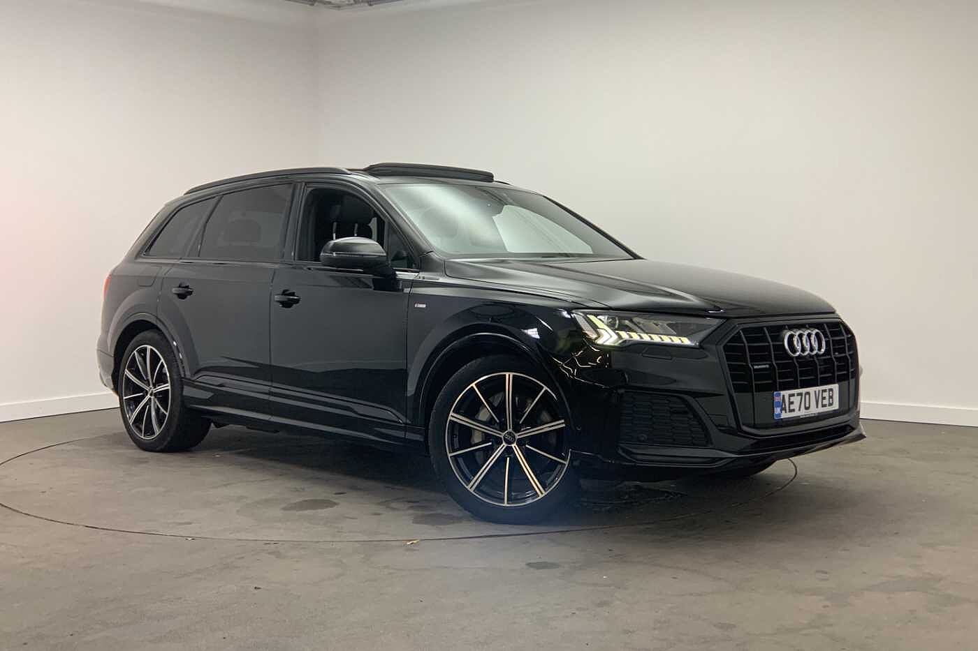 Main listing image - Audi Q7