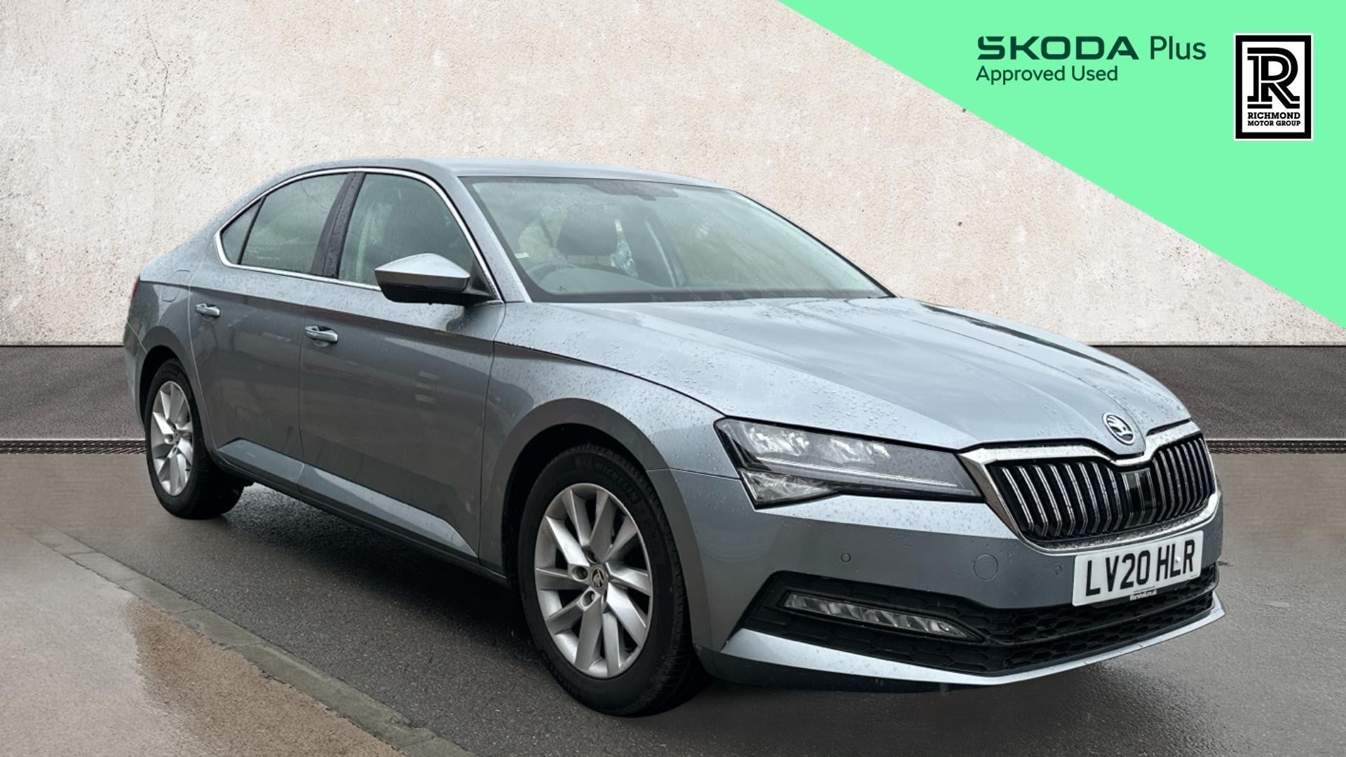Main listing image - Skoda Superb