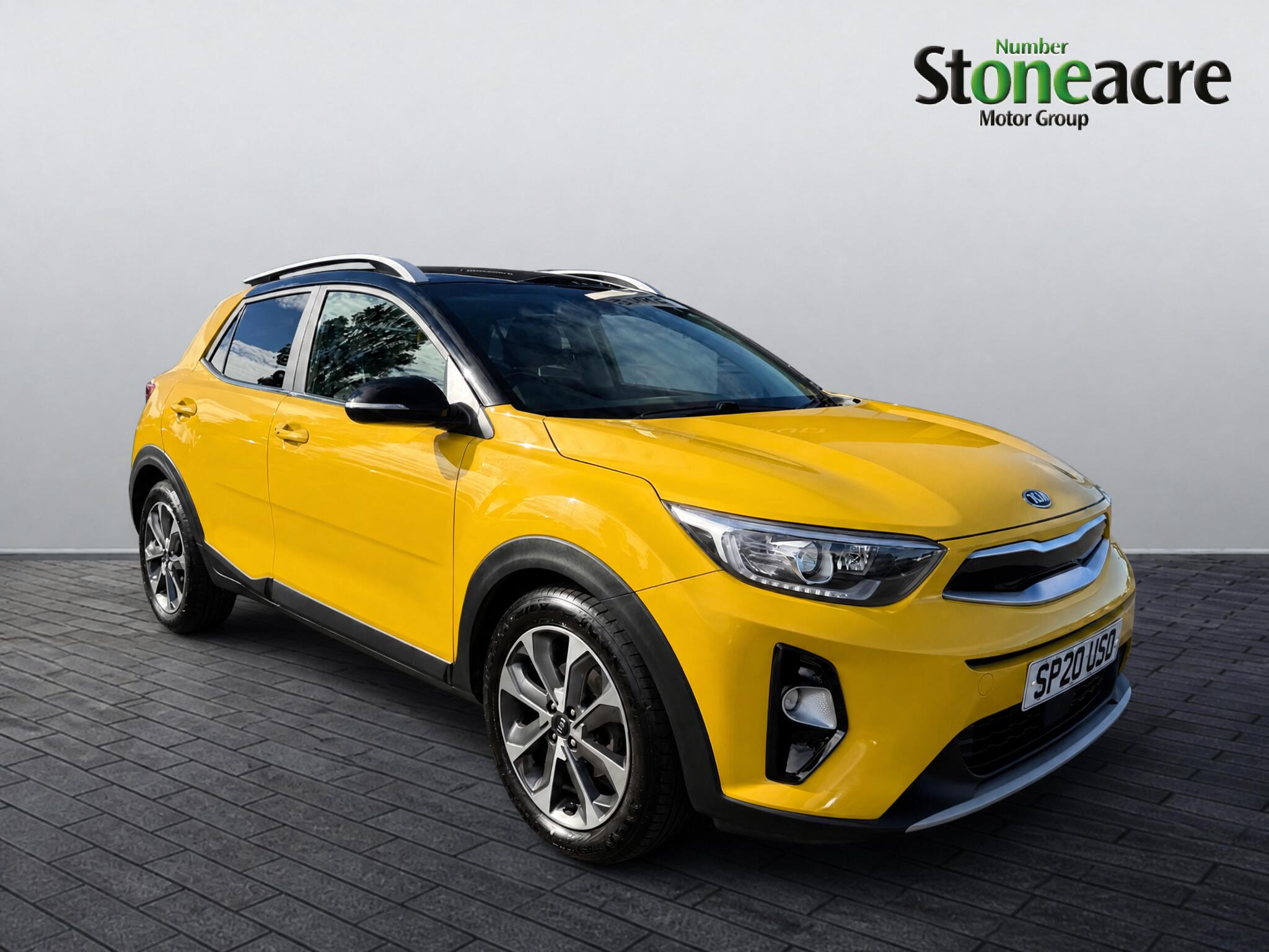 Main listing image - Kia Stonic