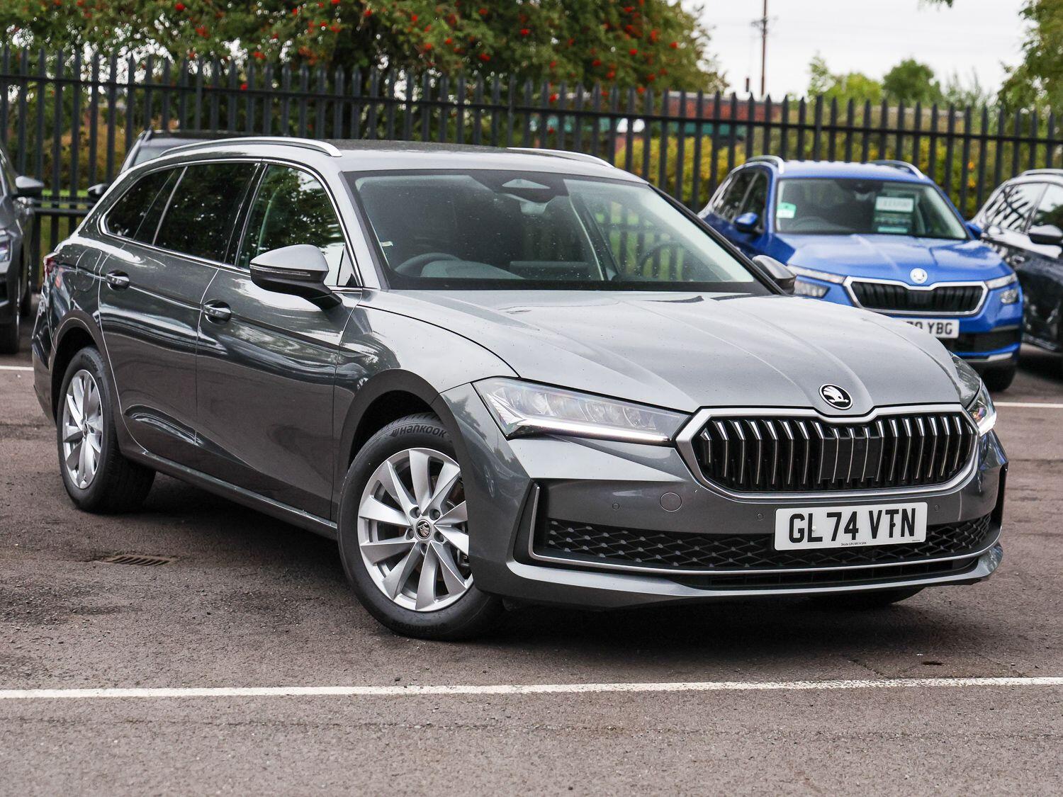 Main listing image - Skoda Superb Estate