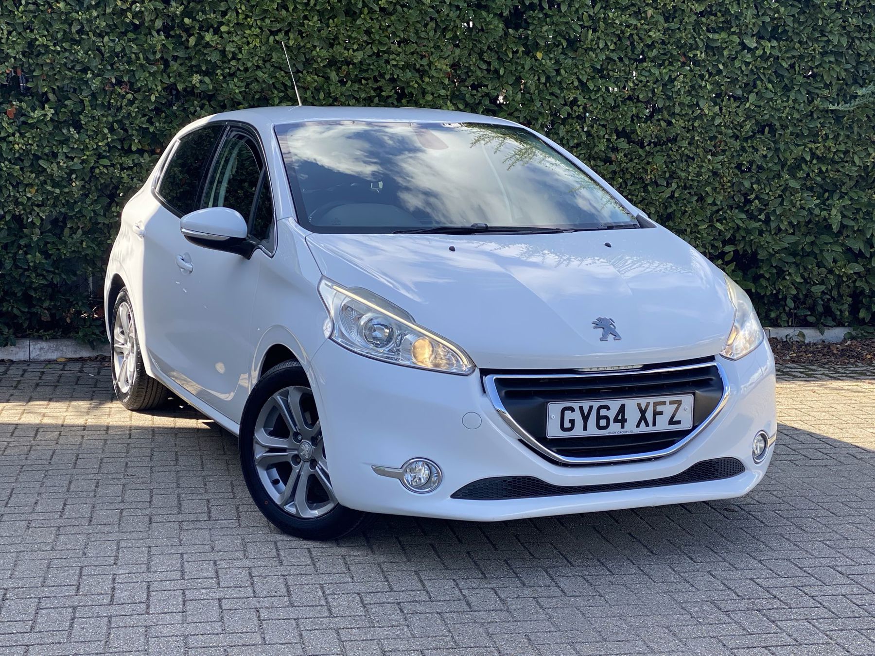 Main listing image - Peugeot 208