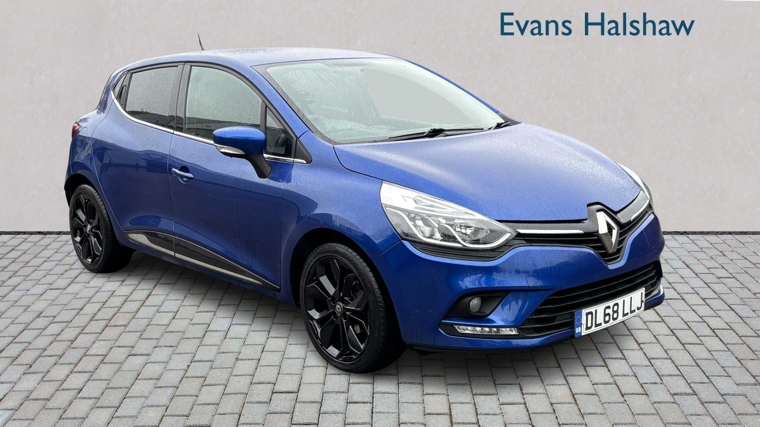 Main listing image - Renault Clio