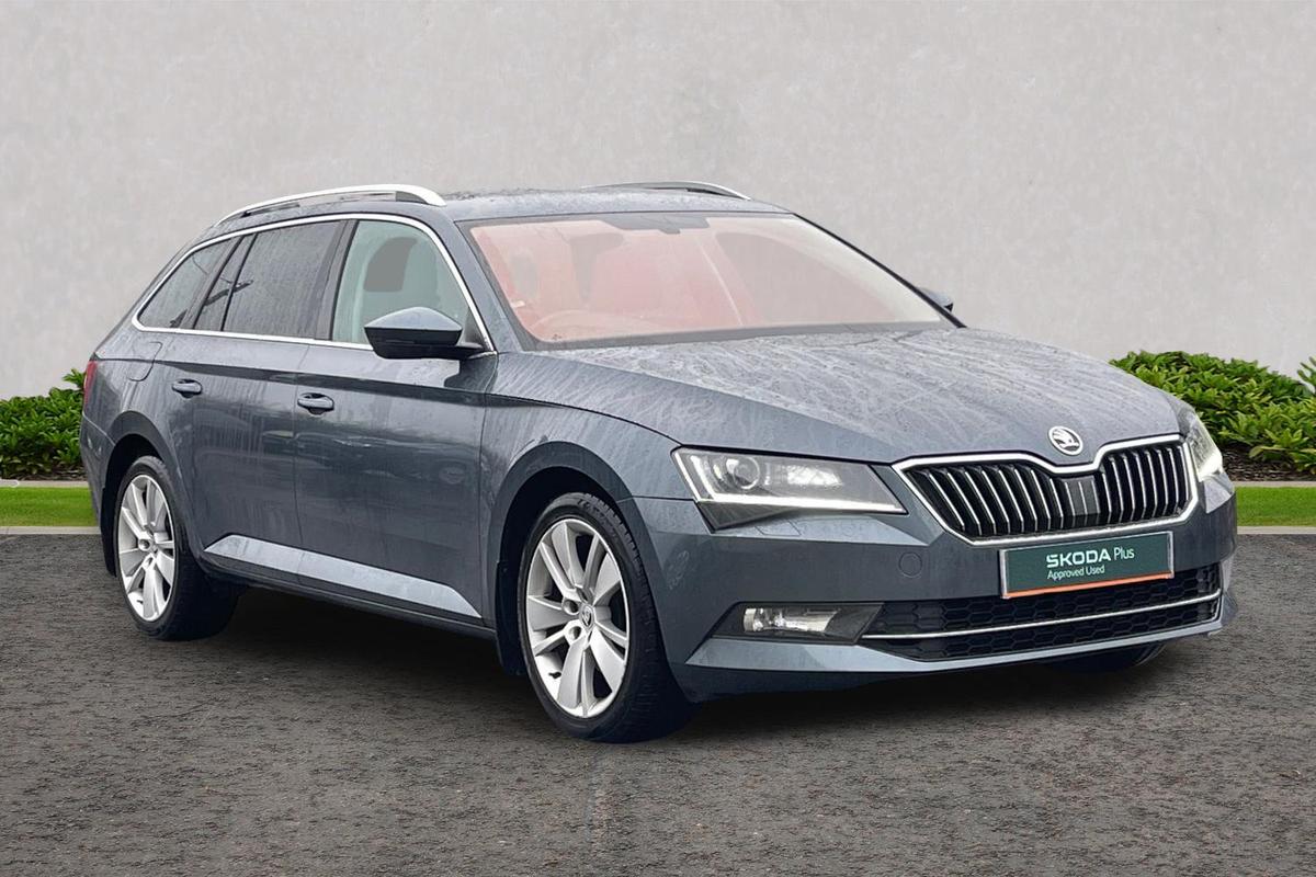 Main listing image - Skoda Superb Estate
