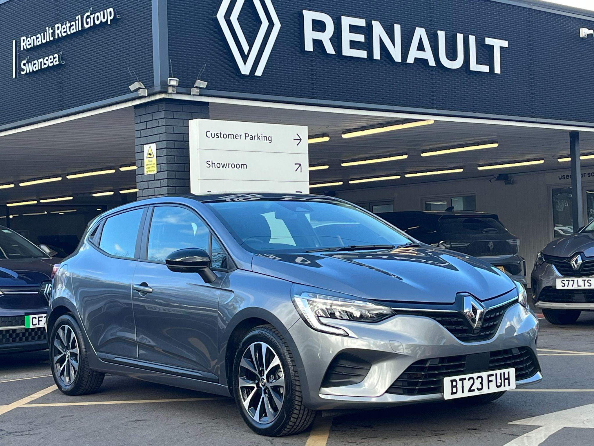 Main listing image - Renault Clio